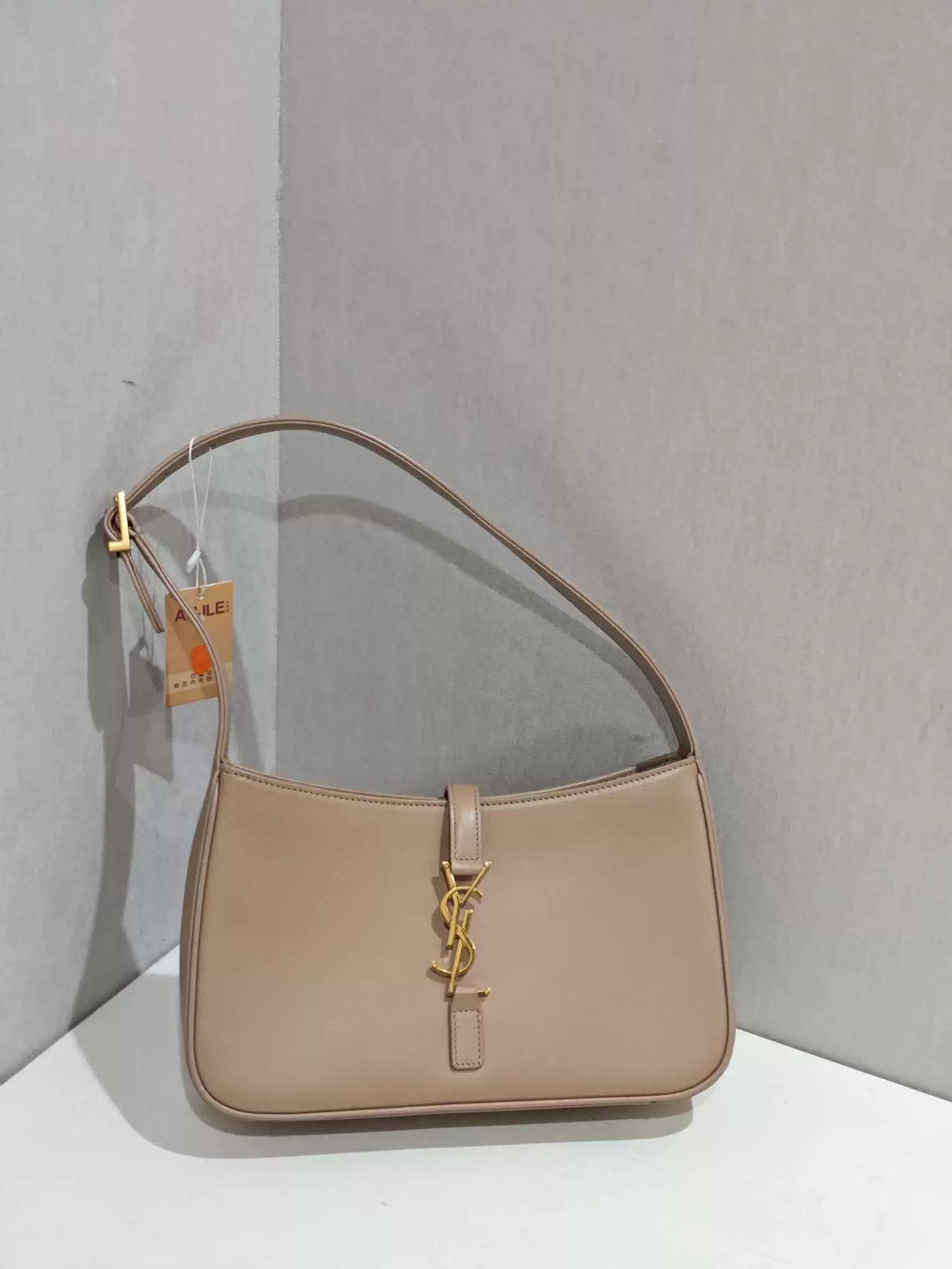 Saint Laurent Paris Pre-loved Bag Very good condition Size ONE SIZE - 1 Thumbnail
