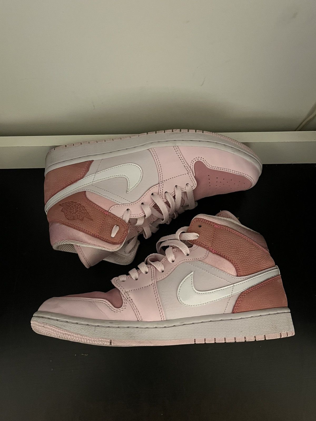 Jordan Brand Air Jordan 1 Mid Digital Pink Women’s 10.5 CW5379-600 Size US 10.5 / IT 40.5 - 4 Thumbnail