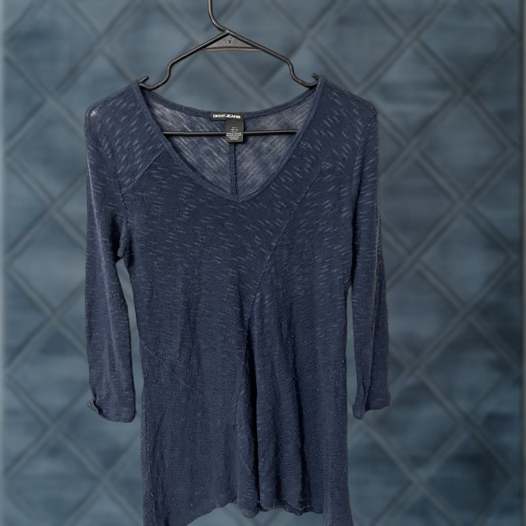 Vintage DKNY JEANS Blouse Shirt Ladies Top, S Navy V-Neck 3/4 Sleeve Knit Acrylic Spandex Regular Warm Weather Womens Size 28" / US 6 / IT 42 - 1 Thumbnail