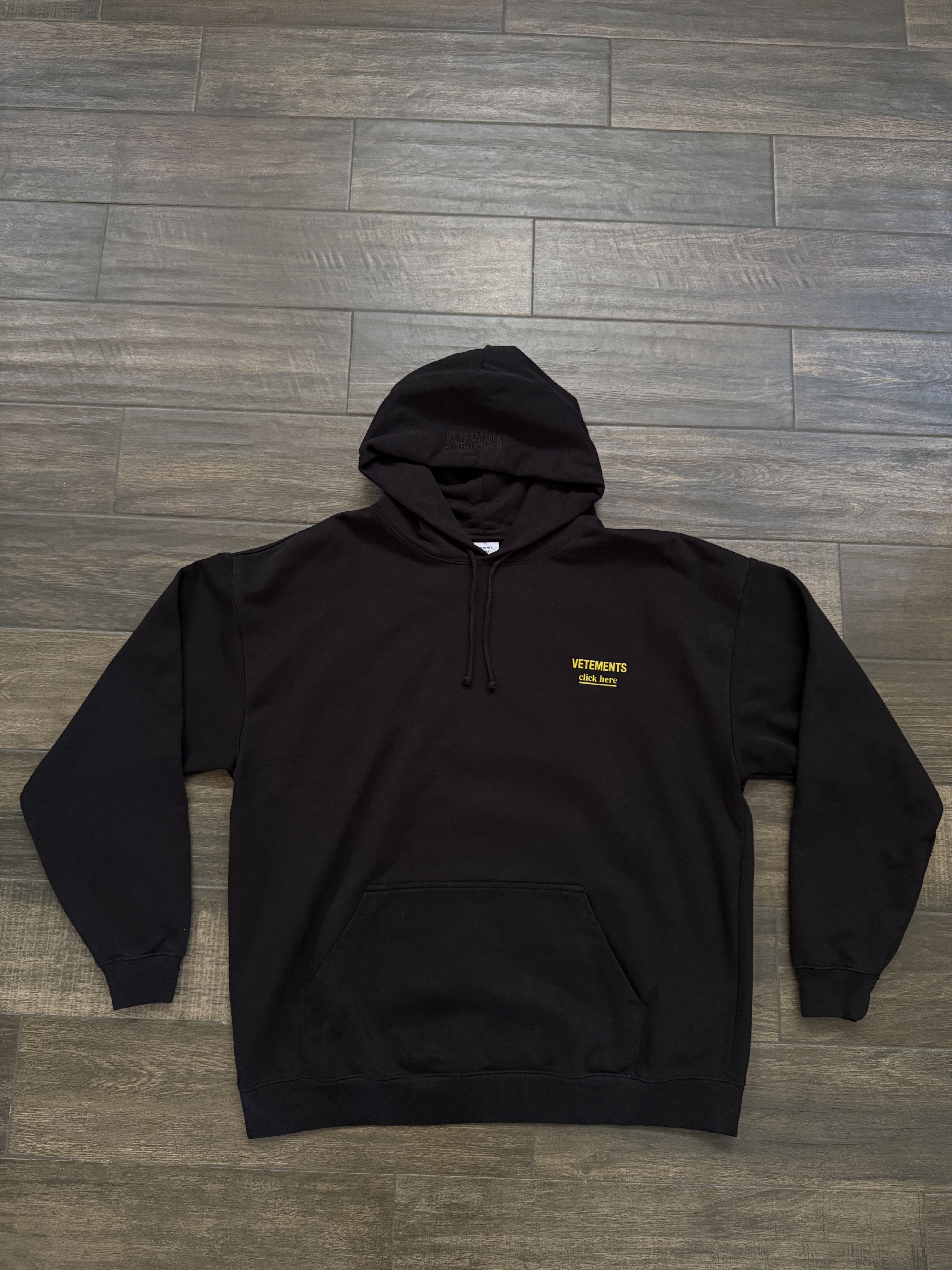 Vetements Vetements Click Here Logo Hoodie Black Yellow Size US L / EU 52-54 / 3 - 1 Thumbnail
