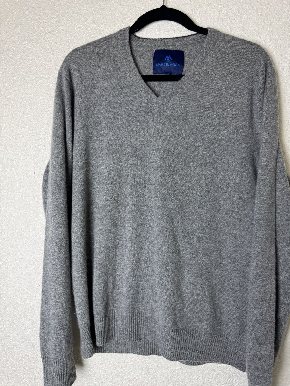 Martin + Osa MARTIN & OSA 100% CASHMERE V NECK GRAYSWEATER SIZE LARGE Size US L / EU 52-54 / 3 - 2 Thumbnail