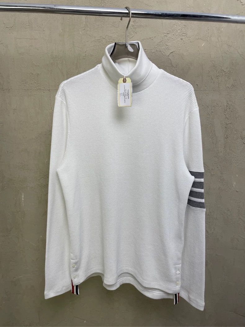 Thom Browne Thom Browne size0 White four stripe high collar waffle hood Size US XS / EU 42 / 0 - 1 Thumbnail