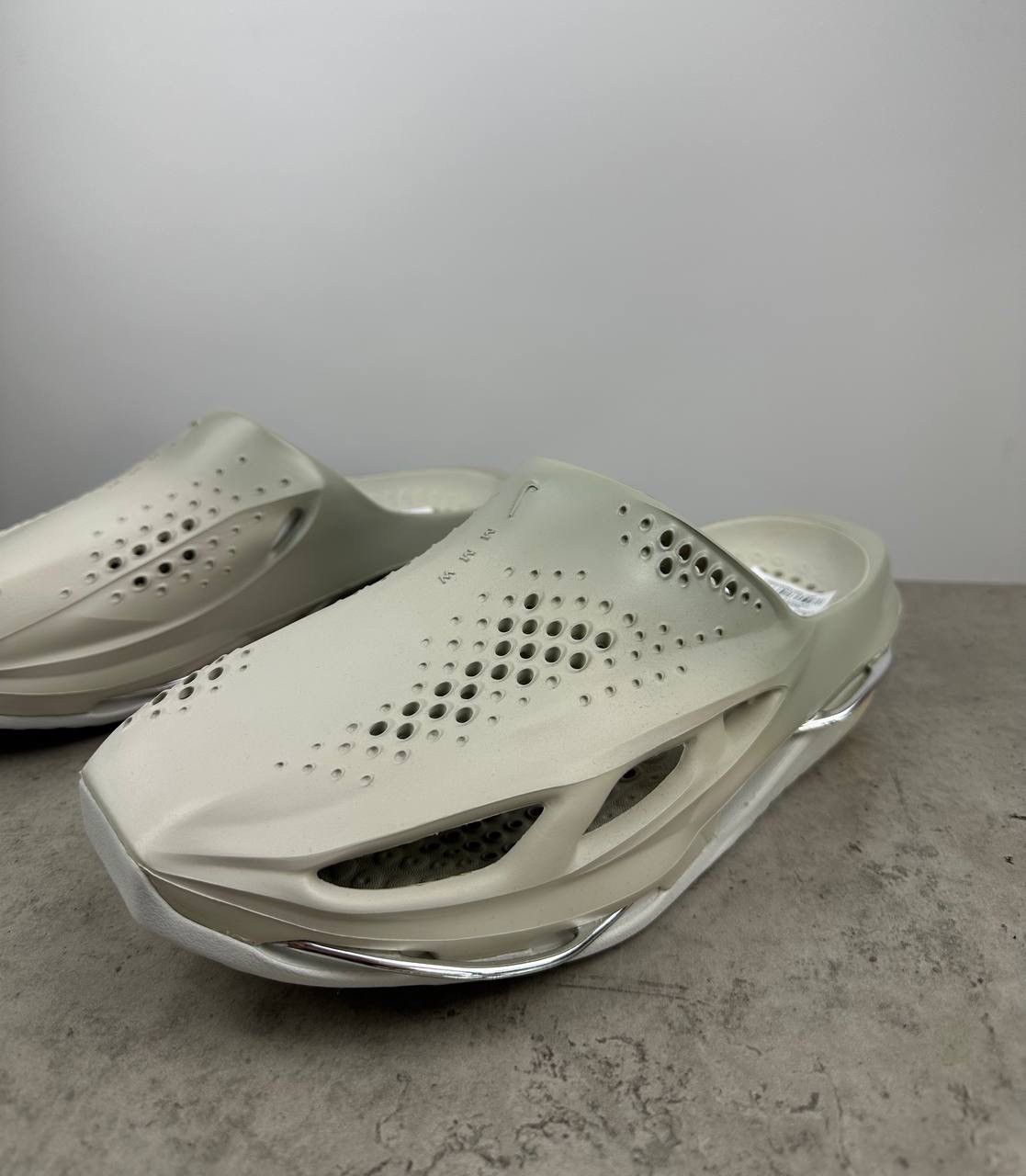 Nike New NIKE MMW 5 Slide Slippers Light Bone Chrome RARE US 8 Size US 8 / EU 41 - 4 Thumbnail