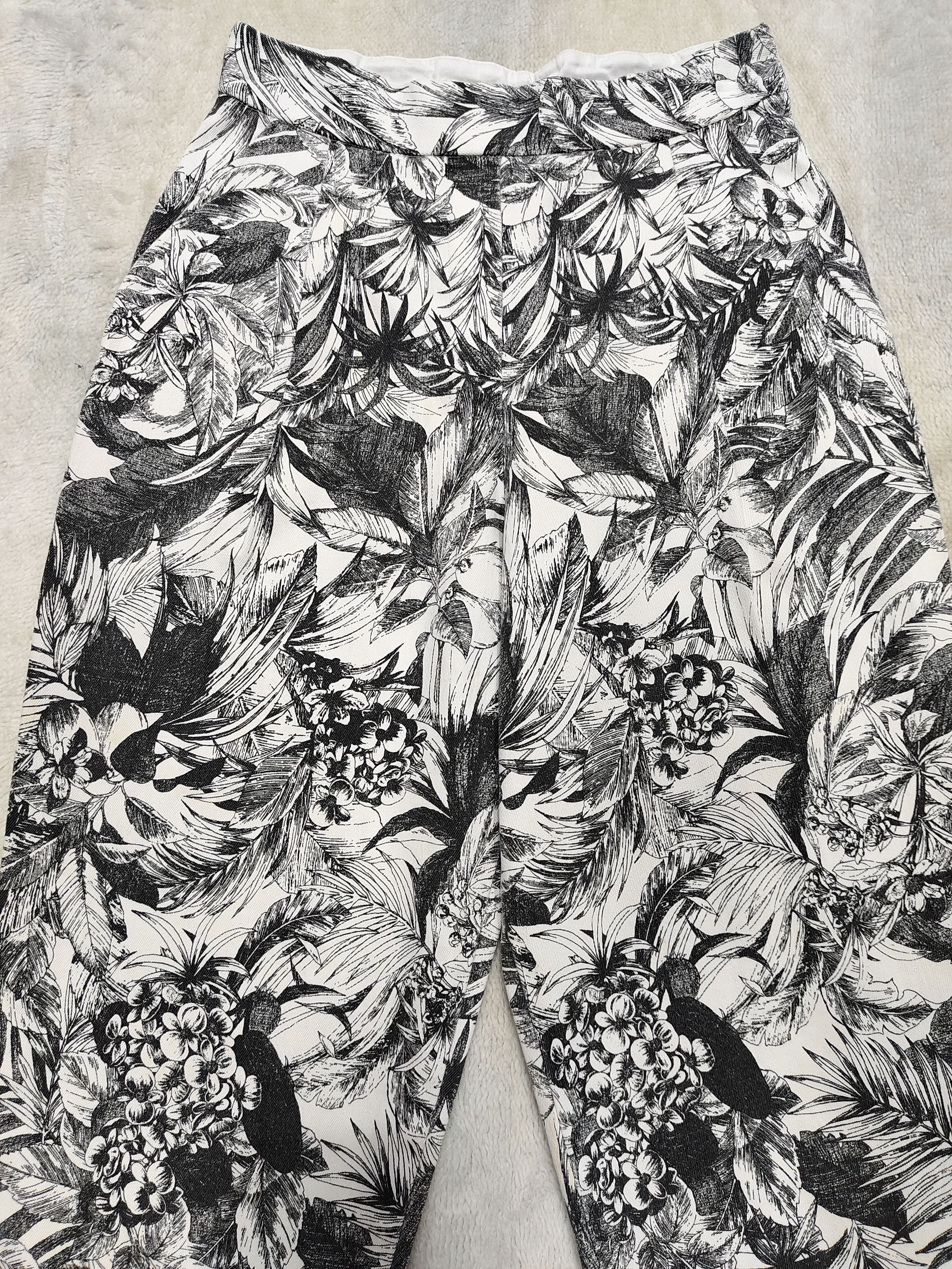 Japanese Brand 🇯🇵 Luca/Lady Luck Luca Florals Art High Waist Capri Size 27" / US 4 / IT 40 - 2 Thumbnail