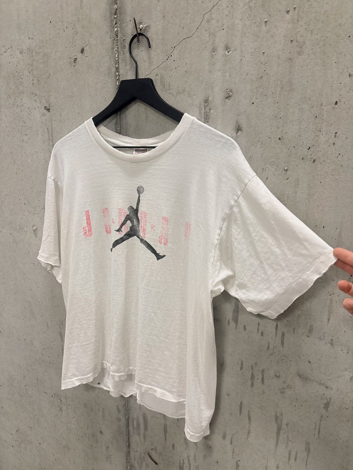 Vintage Vintage Jordan Air Nike Shirt Fade Thrashed Grunge Boxy Band Size US L / EU 52-54 / 3 - 2 Thumbnail