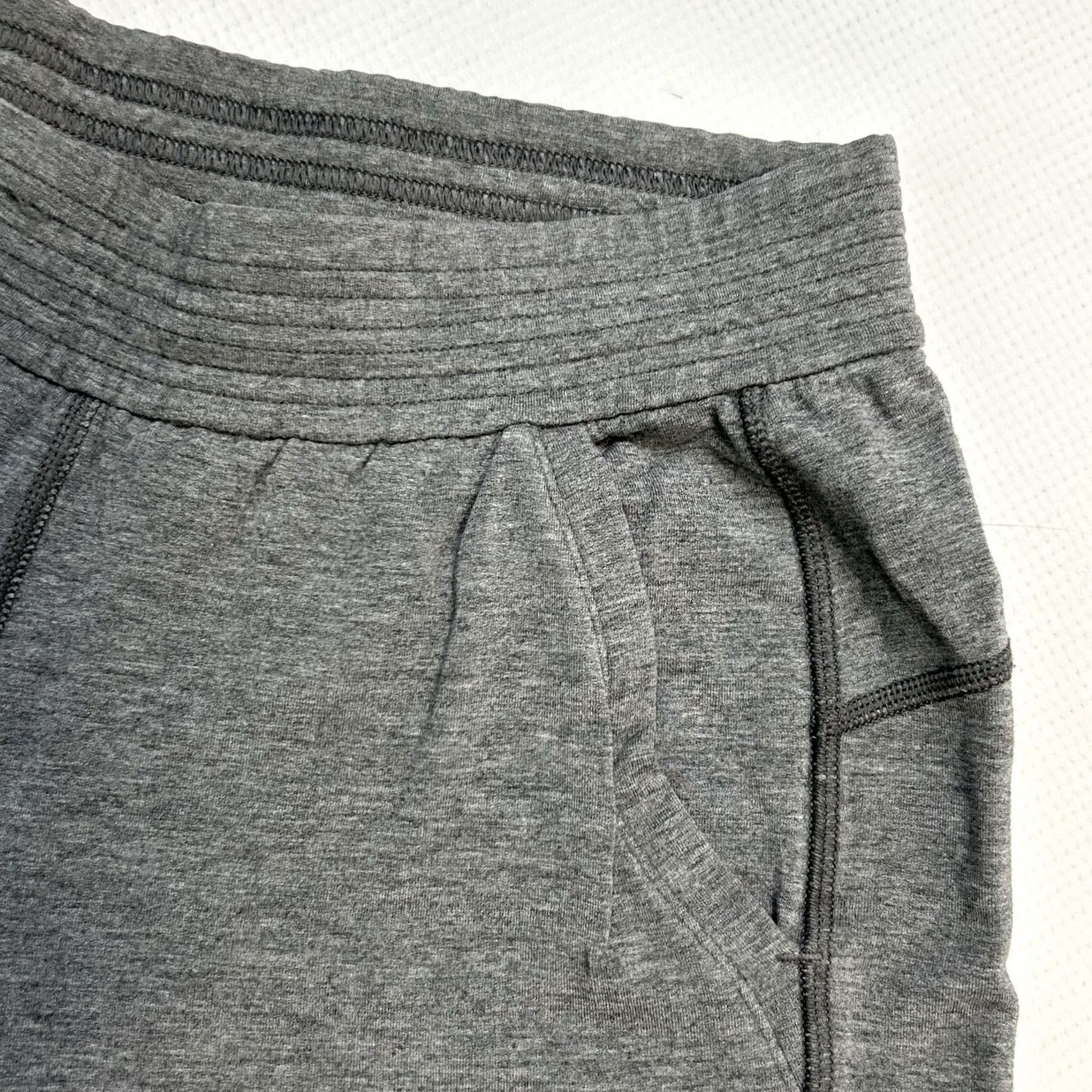 Lululemon Lululemon Pants Women’s Size 4 Light Gray Joggers Active Sweatpants Size 27" / US 4 / IT 40 - 5 Thumbnail