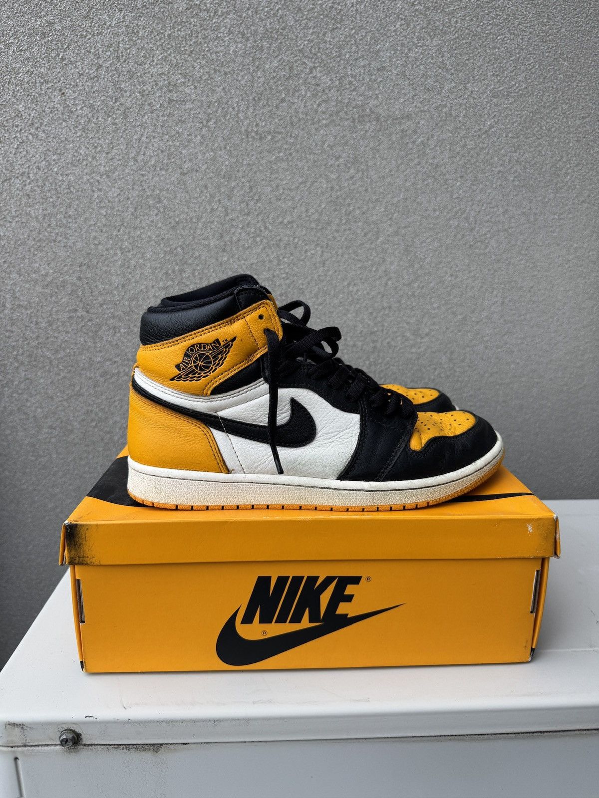 Nike Jordan 1 High Taxi Size US 9 / EU 42 - 1 Thumbnail