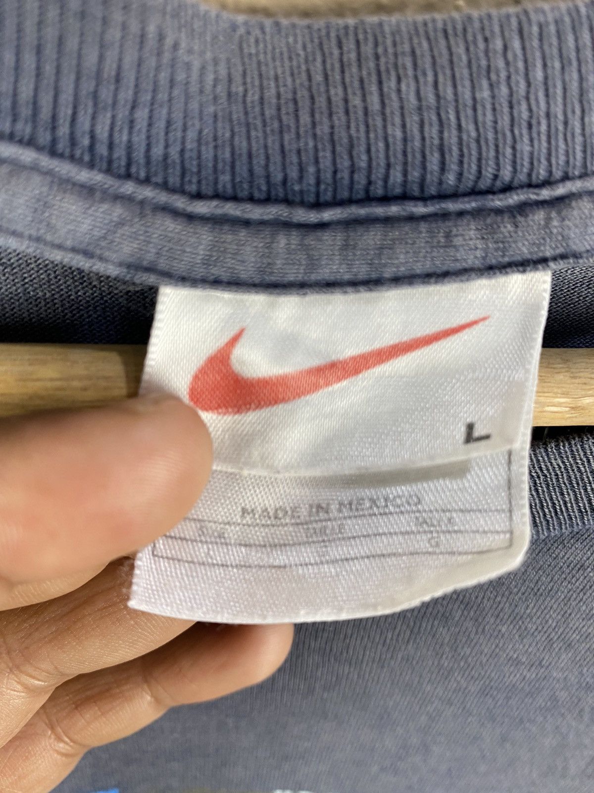 Nike × Vintage VINTAGE DISTRESSED NIKE TSHIRT Size US L / EU 52-54 / 3 - 7 Thumbnail