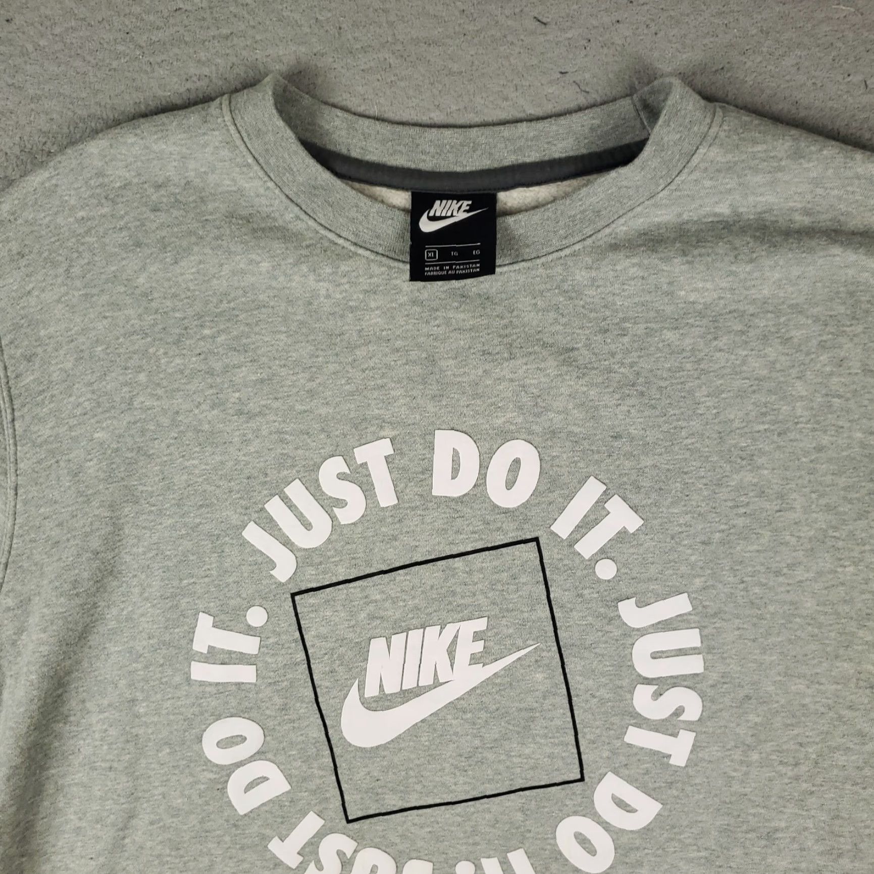 Nike Nike Mens Sweater Size XL Gray Fleece Pullover Crew Neck Sweatshirt Size US XL / EU 56 / 4 - 2 Thumbnail