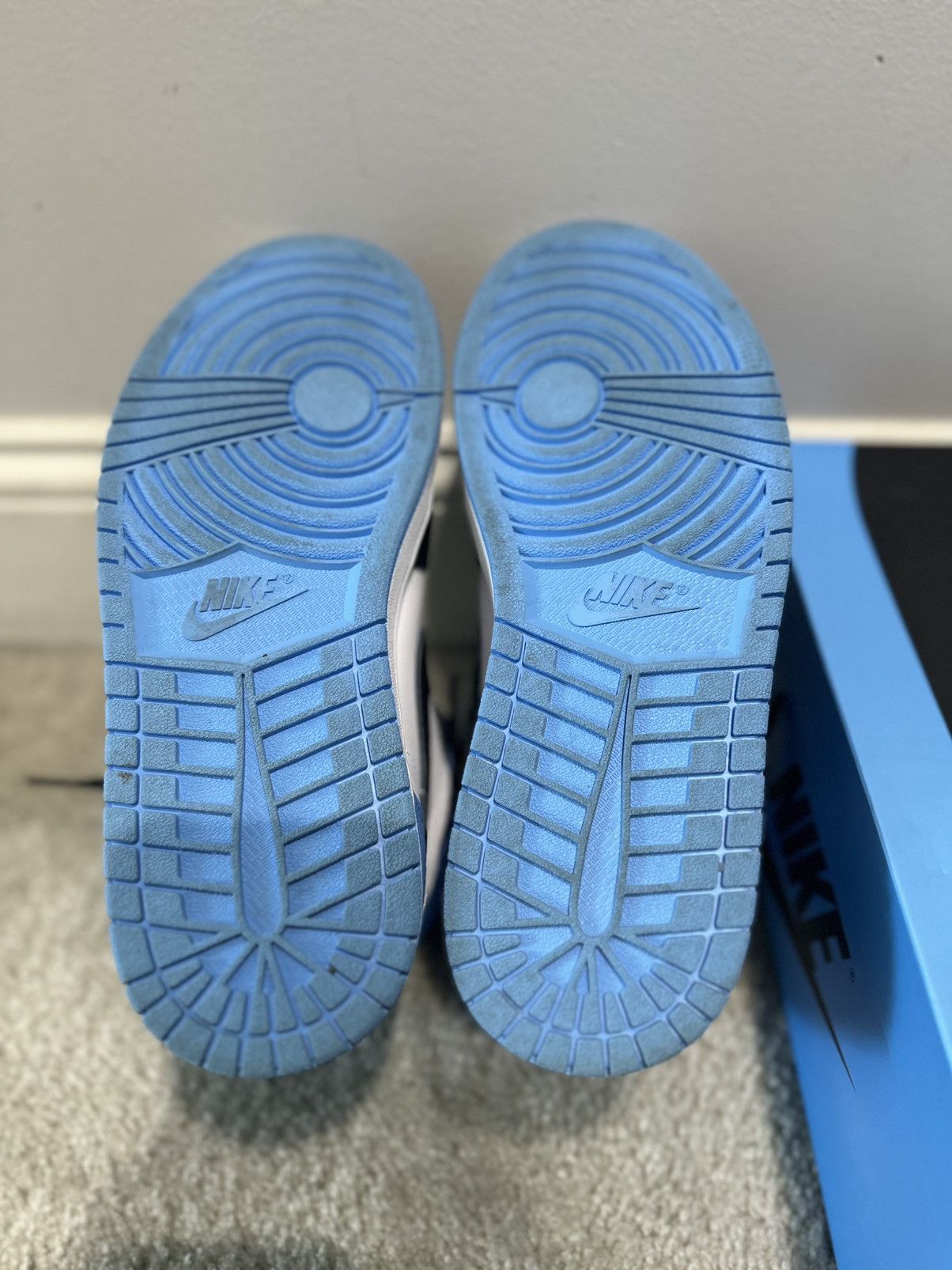 Jordan Brand Air Jordan 1 Retro High OG ‘UNC Toe’ Size US 9 / EU 42 - 7 Thumbnail