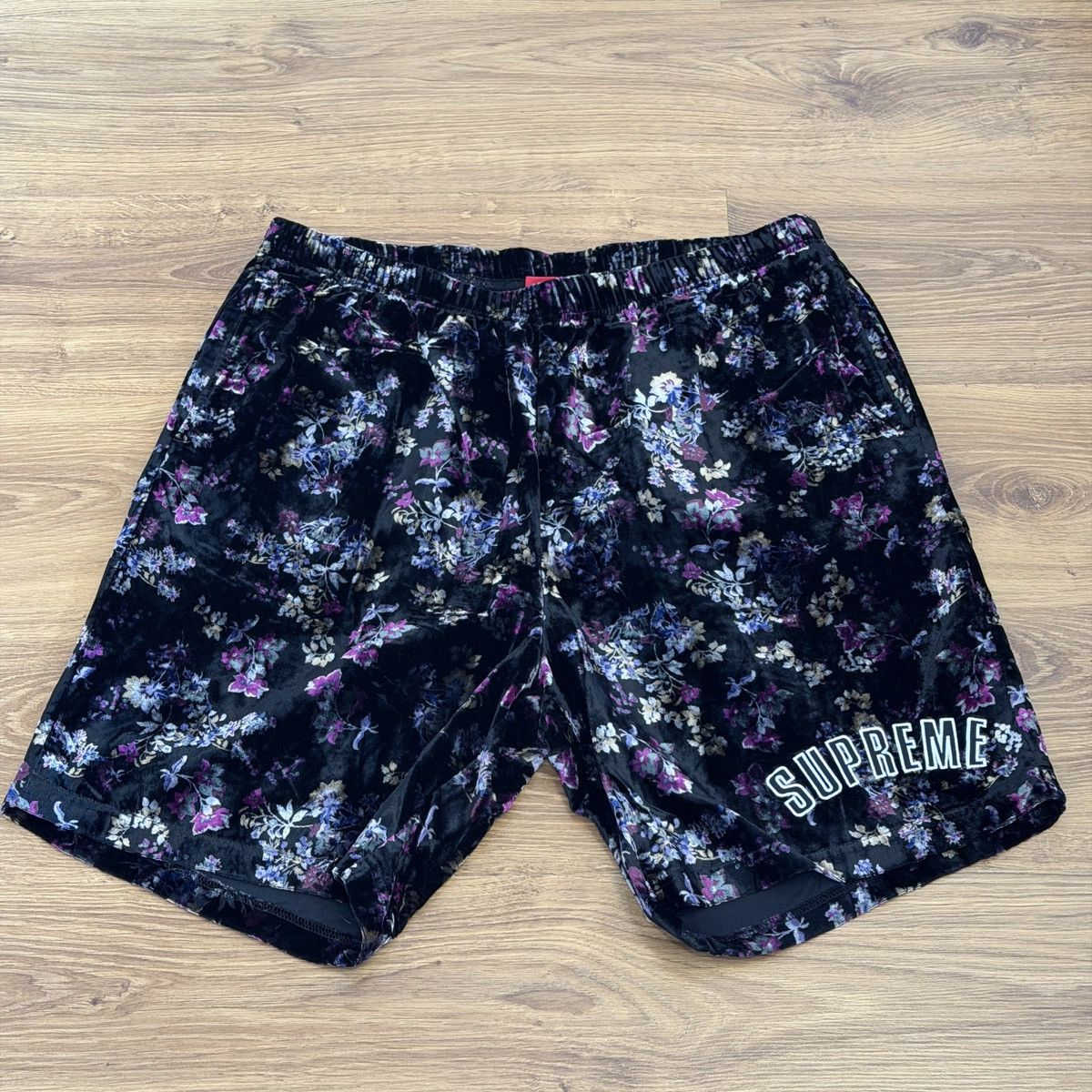 Supreme Supreme Floral Velour Shorts Size Large Size US 35 - 1 Thumbnail