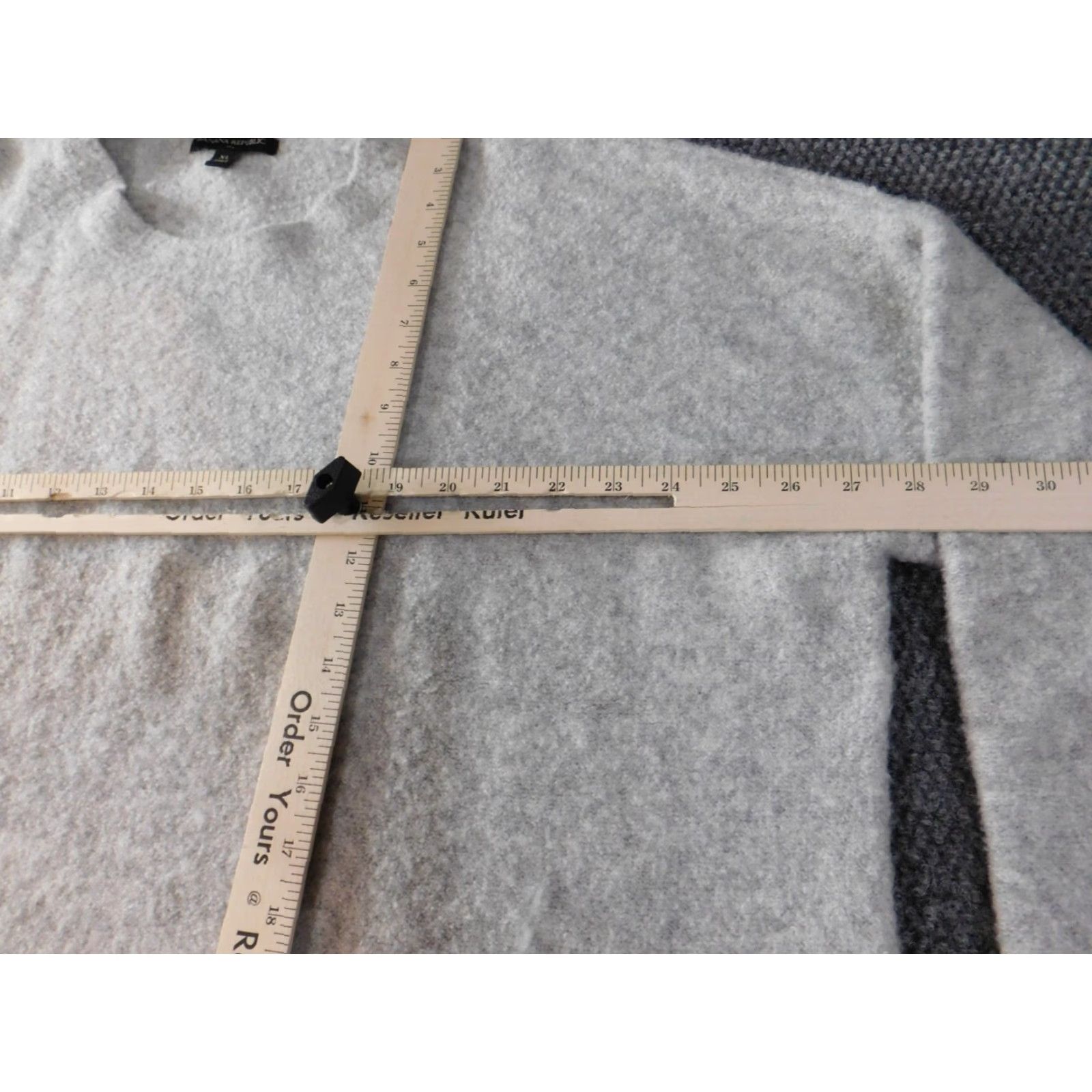 Banana Republic Banana Republic Mens Sweater XL Gray Pullover Crew Neck Stretch Classic Knit Wool Acrylic Nylon Spandex Size US XL / EU 56 / 4 - 5 Thumbnail