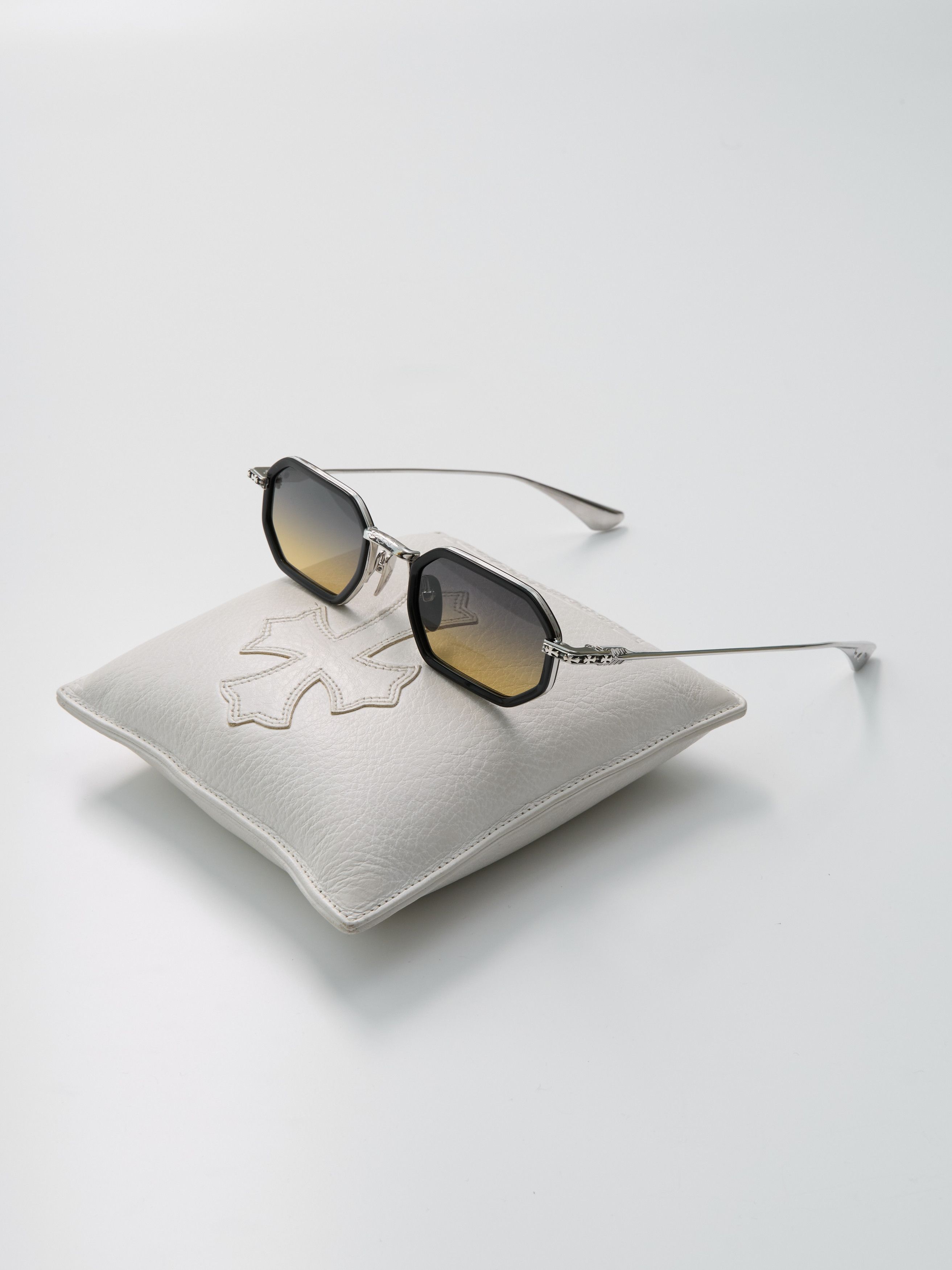 【送料&関税込】Chrome Hearts Cliterally - Black / 18k Gold Chrome Hearts Cliterally - Black / 18k Gold Sunglasses