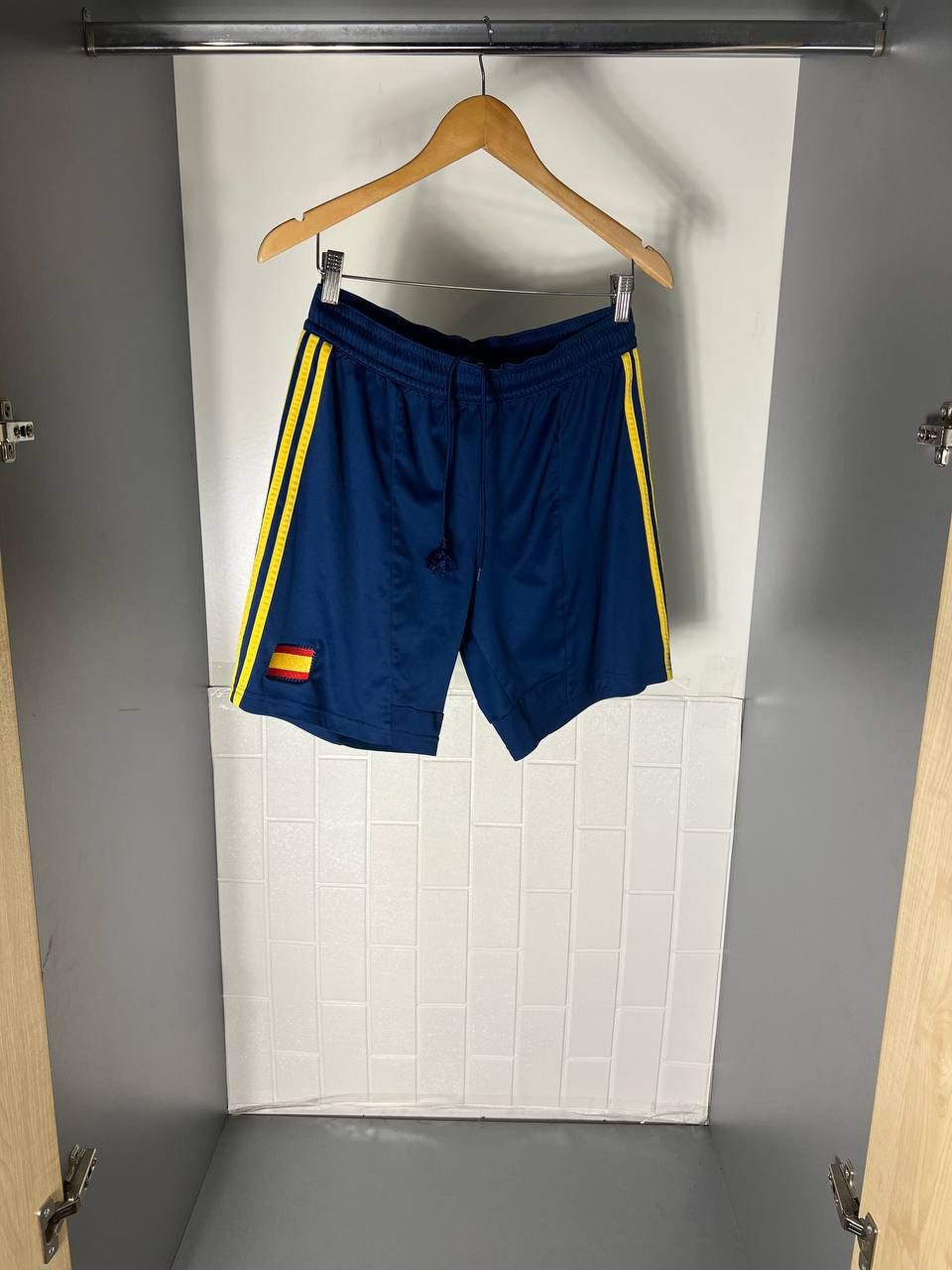 Adidas VINTAGE ADIDAS SPAIN SOCCER JERSEY SHORTS RETRO Y2K 90s Size US M / EU 48-50 / 2 - 2 Thumbnail