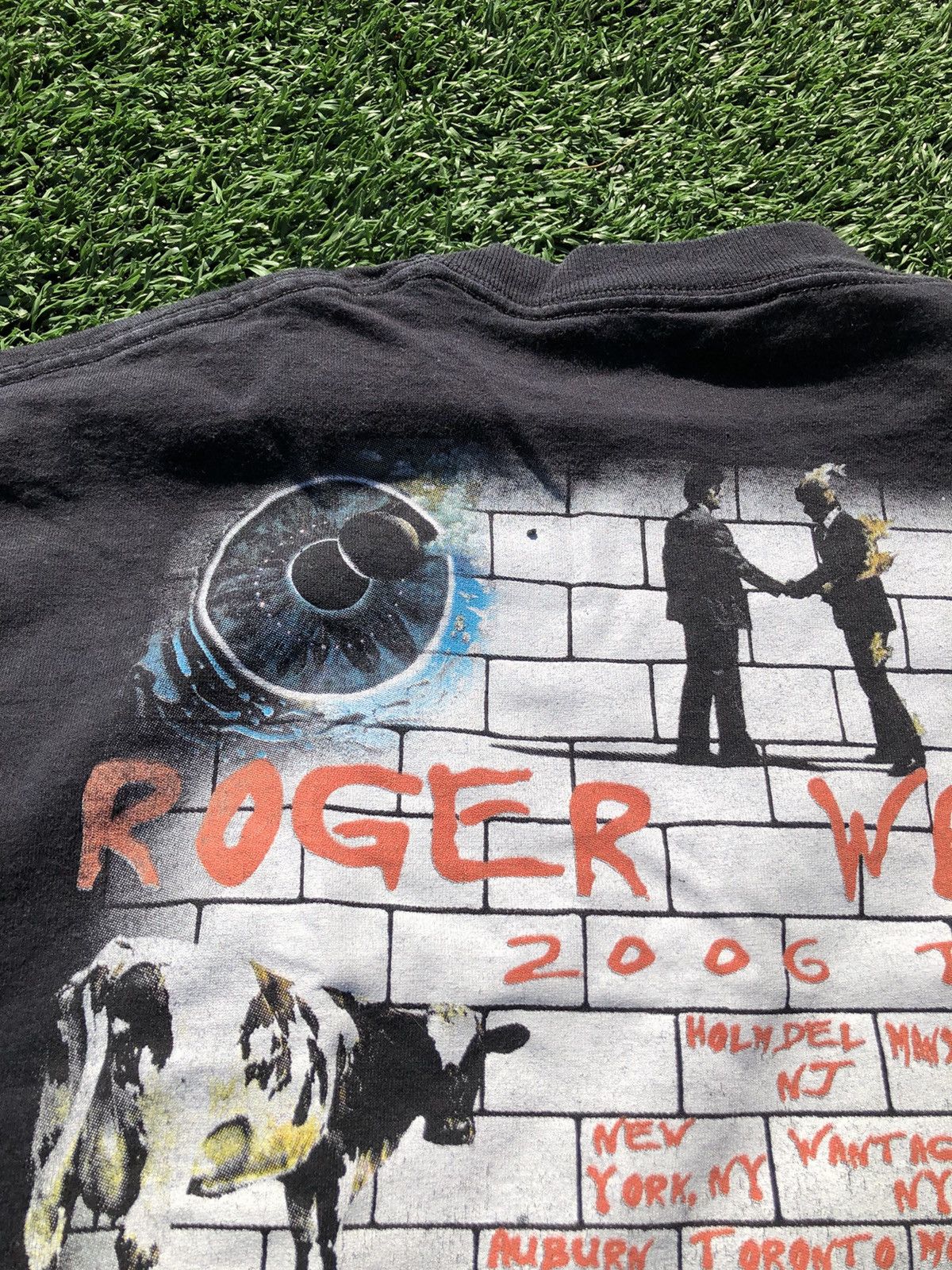 Vintage Vintage Pink Floyd Roger Waters Tour Shirt Size US L / EU 52-54 / 3 - 6 Thumbnail