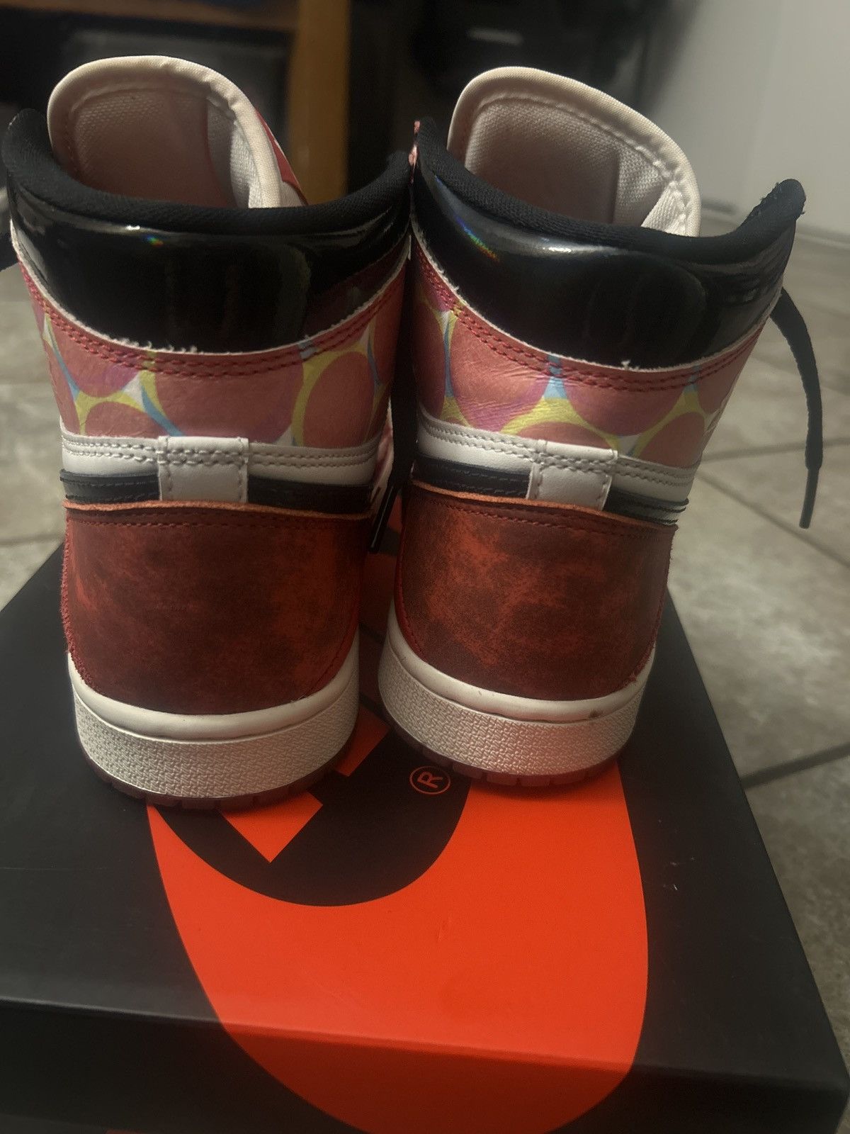 Nike Jordan 1 Spider verse 6.5y/8W Size US 6.5 / EU 39-40 - 9 Thumbnail