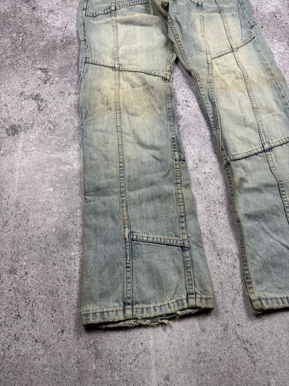 Japanese Brand Vintage Avant Garde Jeans Flared Dirty Baggy Distressed Y2K Size US 34 / EU 50 - 2 Thumbnail