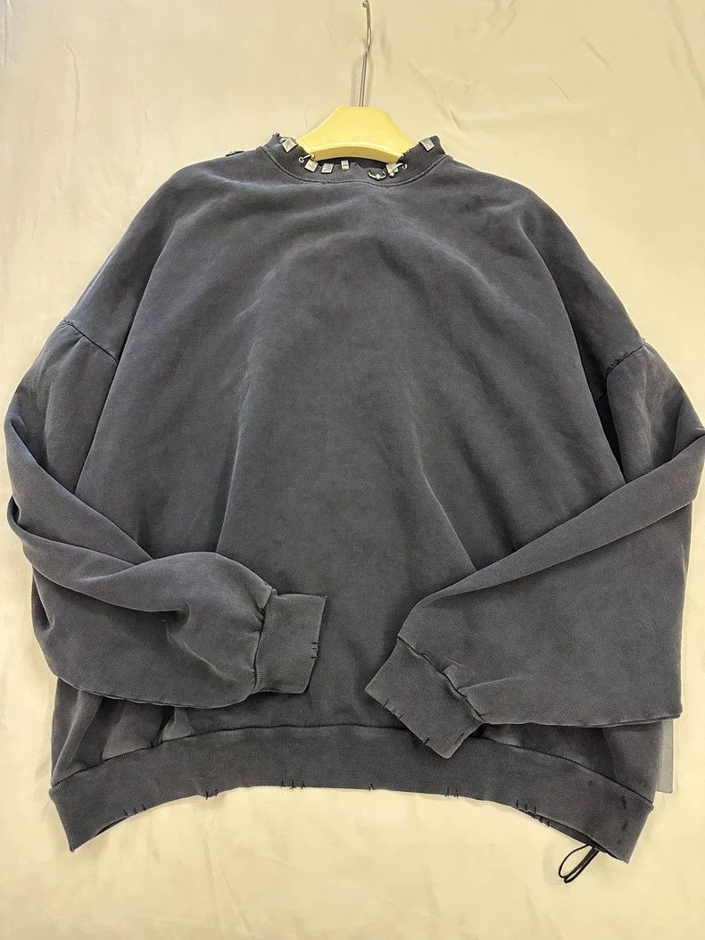 Balenciaga Balenciaga Studded Distressed Faded Crew Neck Sweatshirt Size US S / EU 44-46 / 1 - 7 Thumbnail