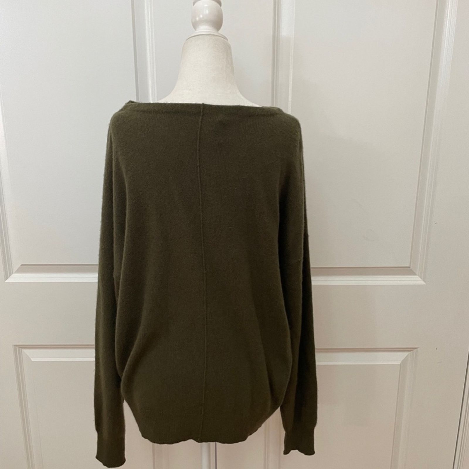 360Cashmere Boat Neck Skull Front Cashmere Sweater from 360 Cashmere Size M / US 6-8 / IT 42-44 - 4 Thumbnail