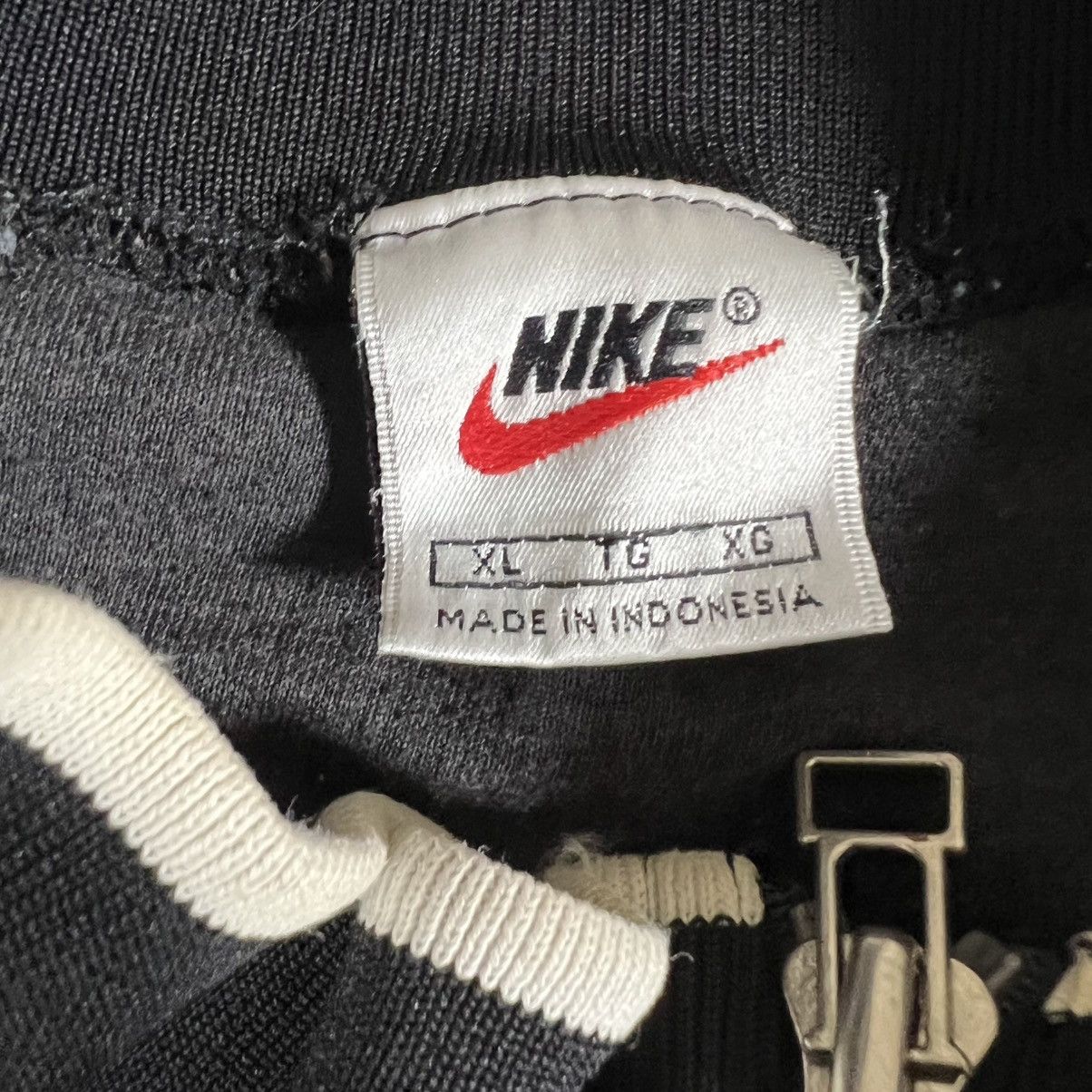 Nike Vintage Nike Jacket Mens XL Black White Zip Track Athletic Size US XL / EU 56 / 4 - 3 Thumbnail
