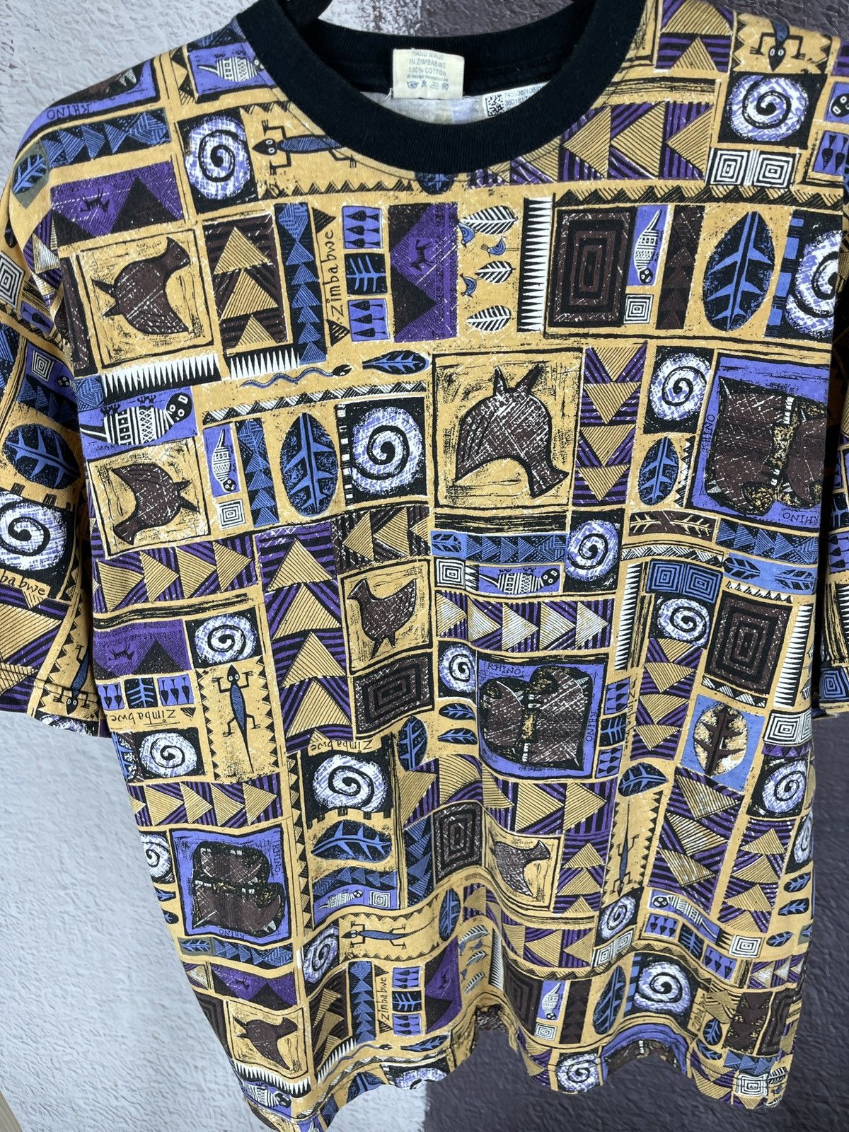 Vintage Earth vintage handmade in Zimbabwe Rhino allover print tee Size US L / EU 52-54 / 3 - 9 Thumbnail