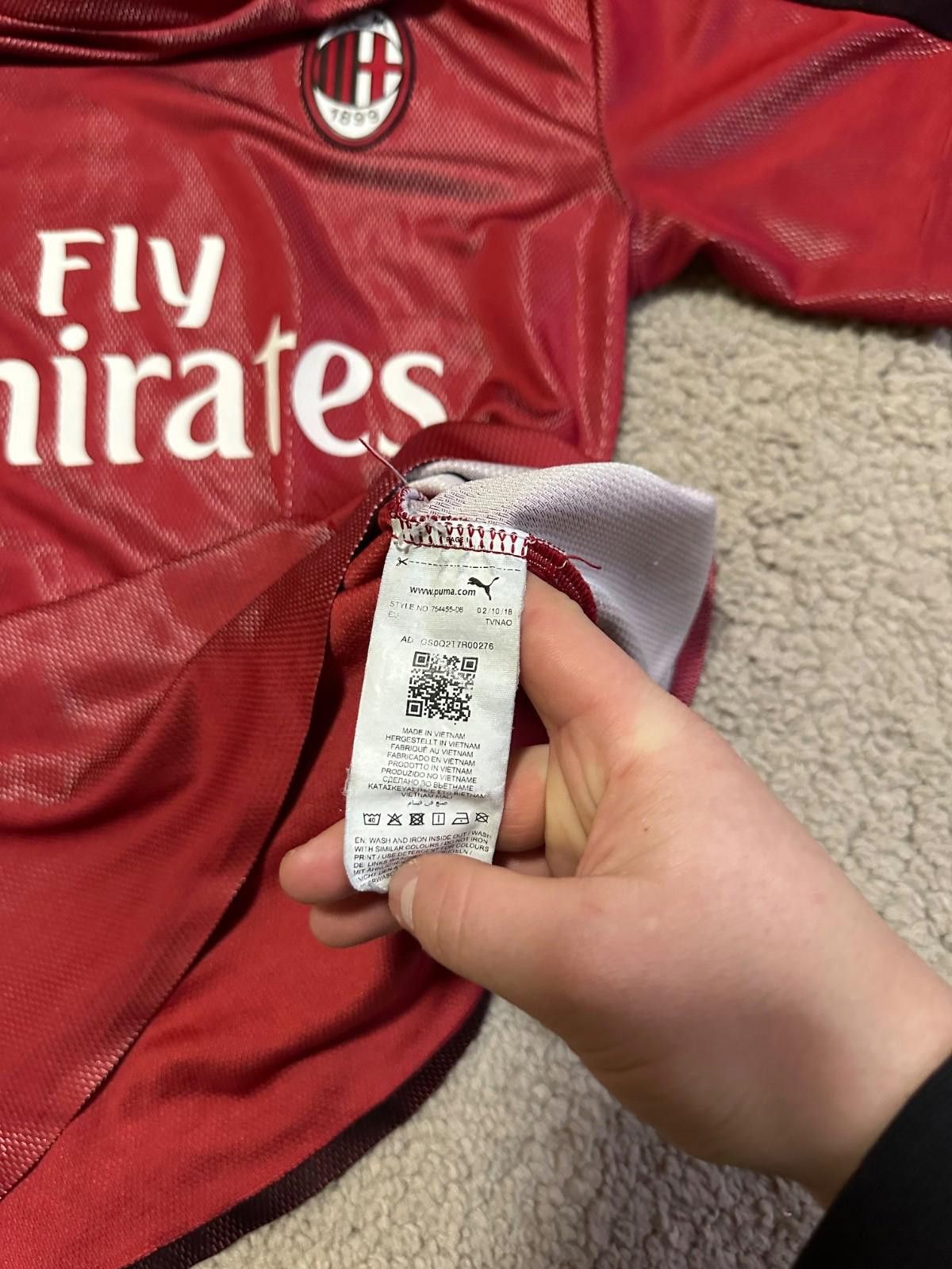 Puma AC MILAN 2018/19 FOOTBALL SOCCER SHIRT JERSEY MAILLOT PUMA Size US S / EU 44-46 / 1 - 6 Thumbnail