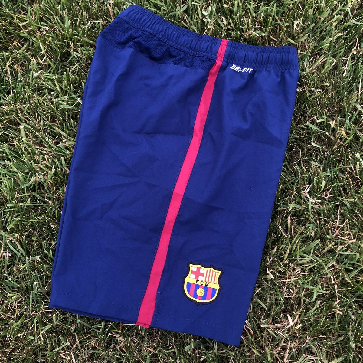 Nike FC Barcelona official Nike shorts Size US 34 / EU 50 - 4 Thumbnail