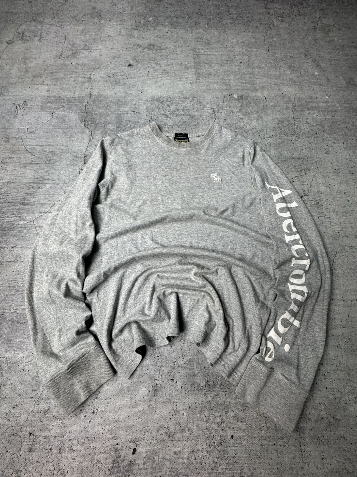 Abercrombie & Fitch Vintage 2000s Abercrombie & Fitch Long Sleeve Sweatshirt Size US S / EU 44-46 / 1 - 1 Thumbnail