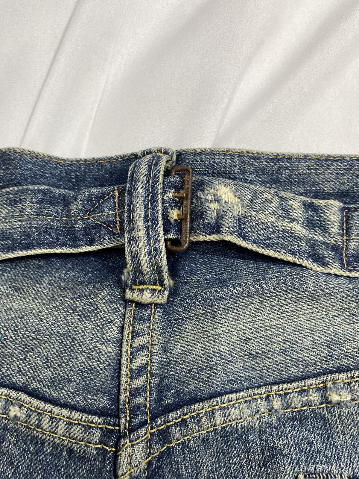 Levi's Vintage Clothing Vintage RNA Buckle Back Thrashed Selvedge Distressed Jeans Size US 33 - 16 Thumbnail