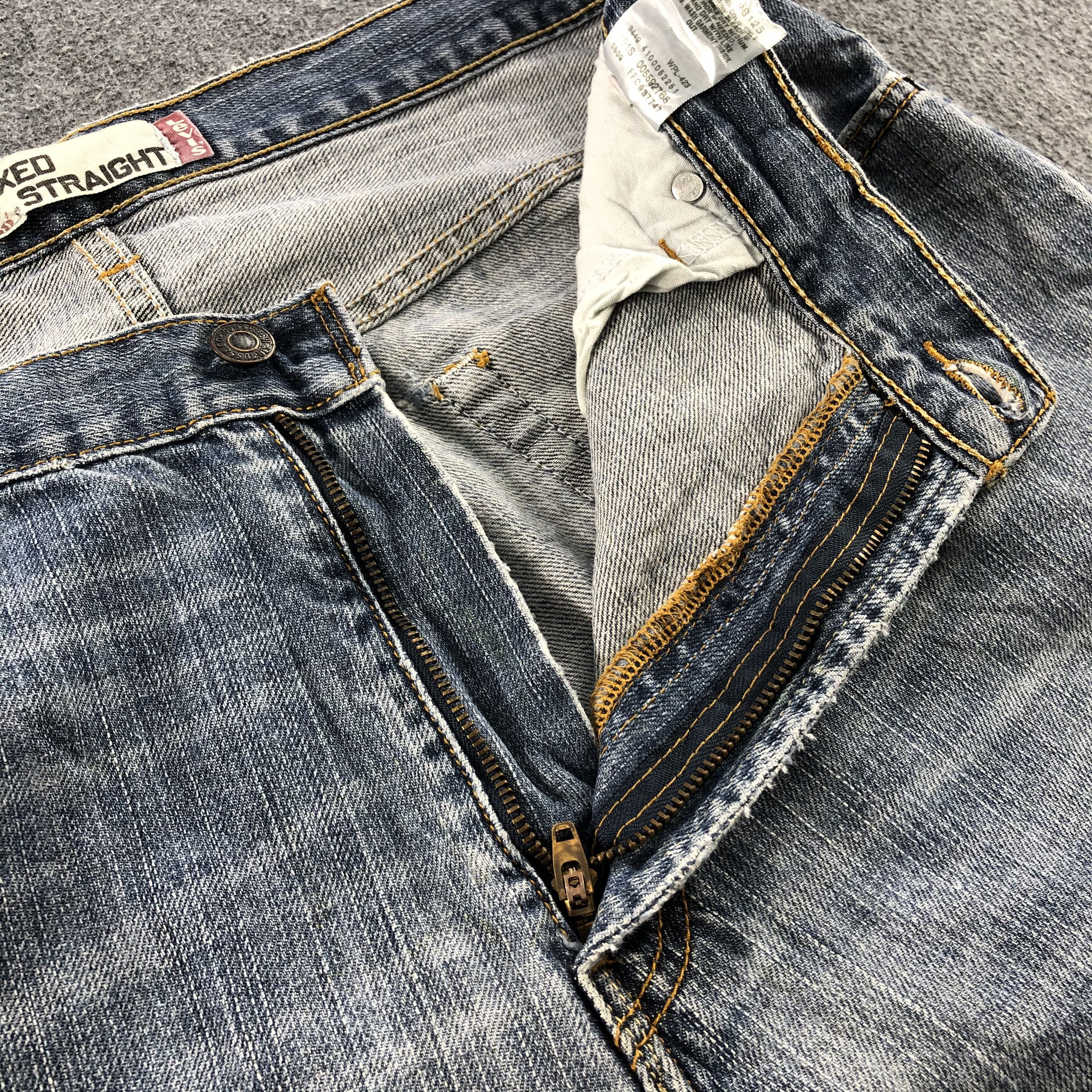 Levi's Blue Wash Vintage Levis 559 Jeans-J1188 Size US 33 - 8 Thumbnail