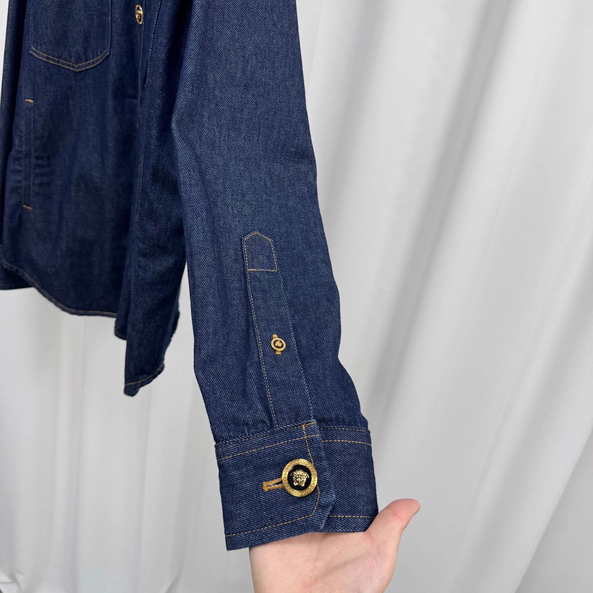 Versace Versace 25ss Denim Shacket Medusa G Buckle 48 EU New Size US M / EU 48-50 / 2 - 4 Thumbnail