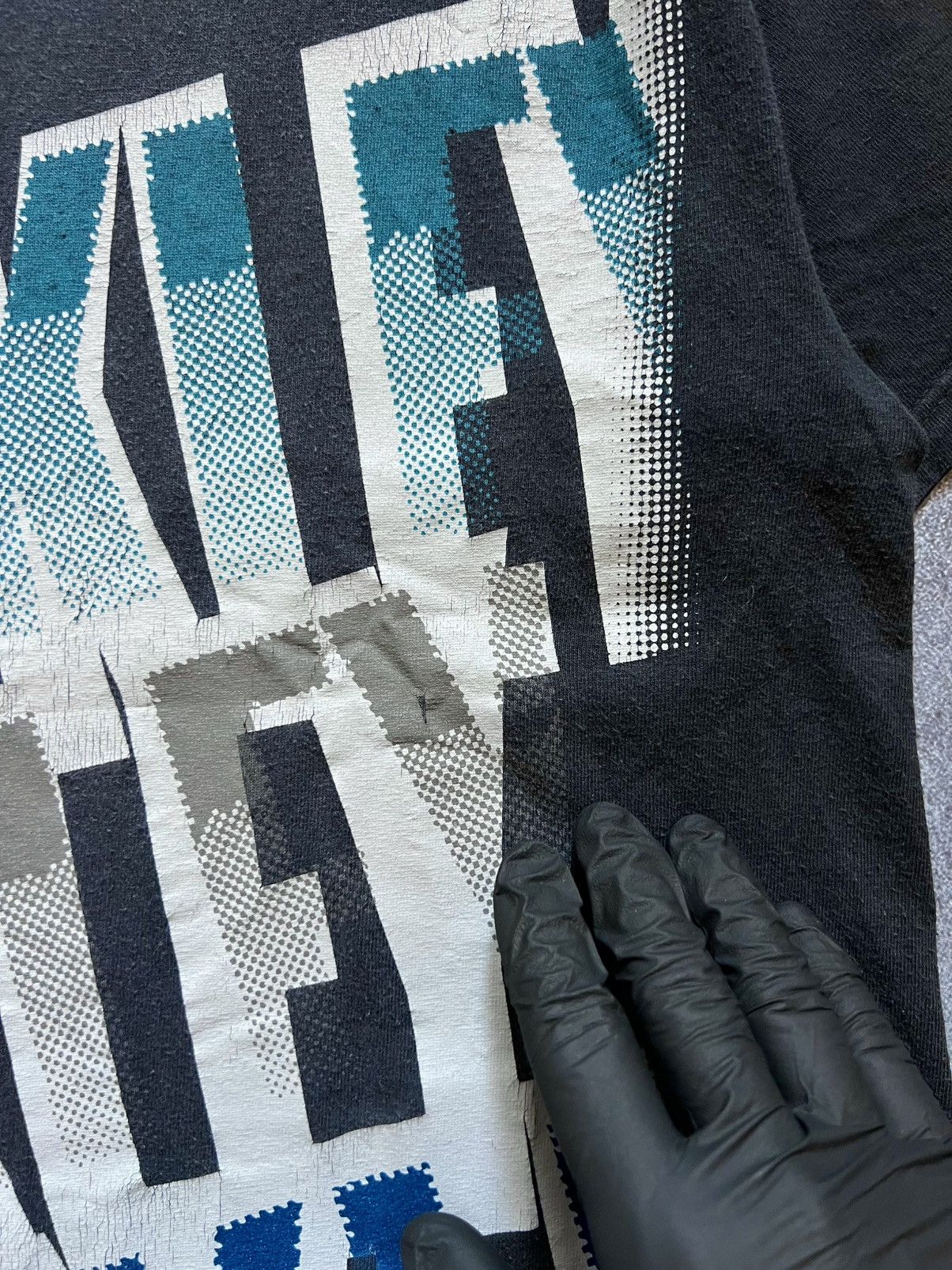 Oakley Vintage Oakley Graphic Tee Black Mens – Y2K 90s Streetwear Size US L / EU 52-54 / 3 - 6 Thumbnail