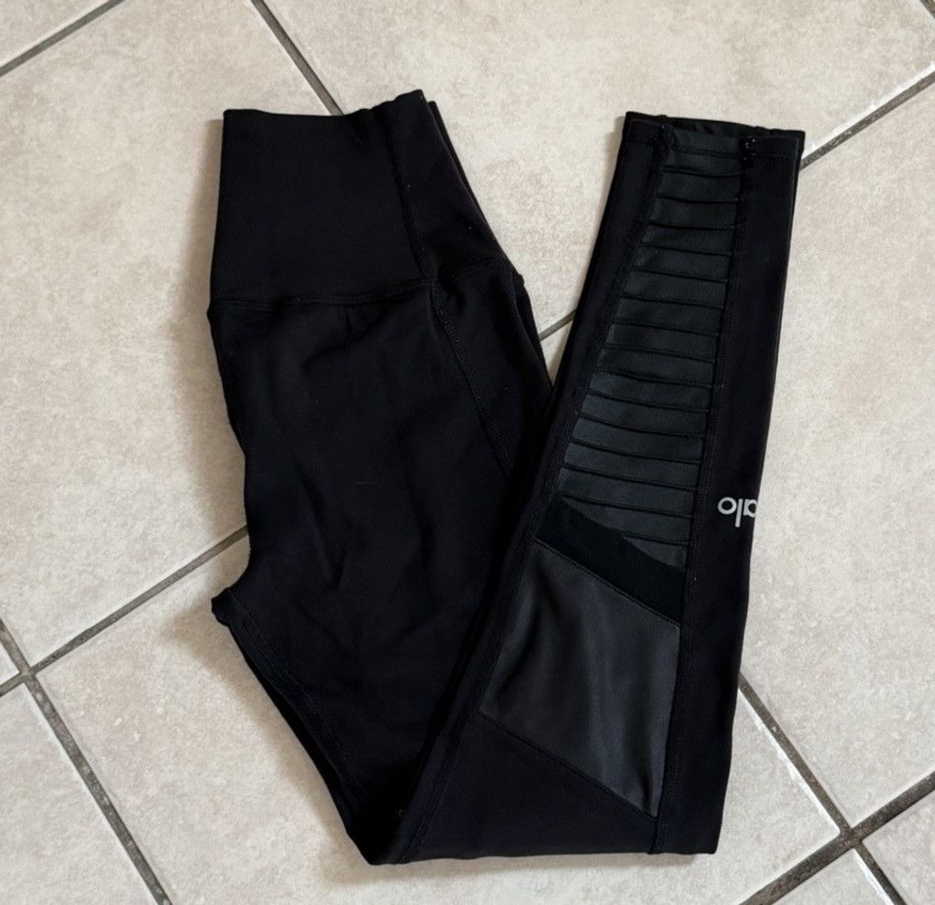 Alo Yoga ALO YOGA HIGH WAIST MOTO LEGGING 24.5”BLACK COLOR SIZE XXS Size 24" / US 00 / IT 34 - 1 Thumbnail