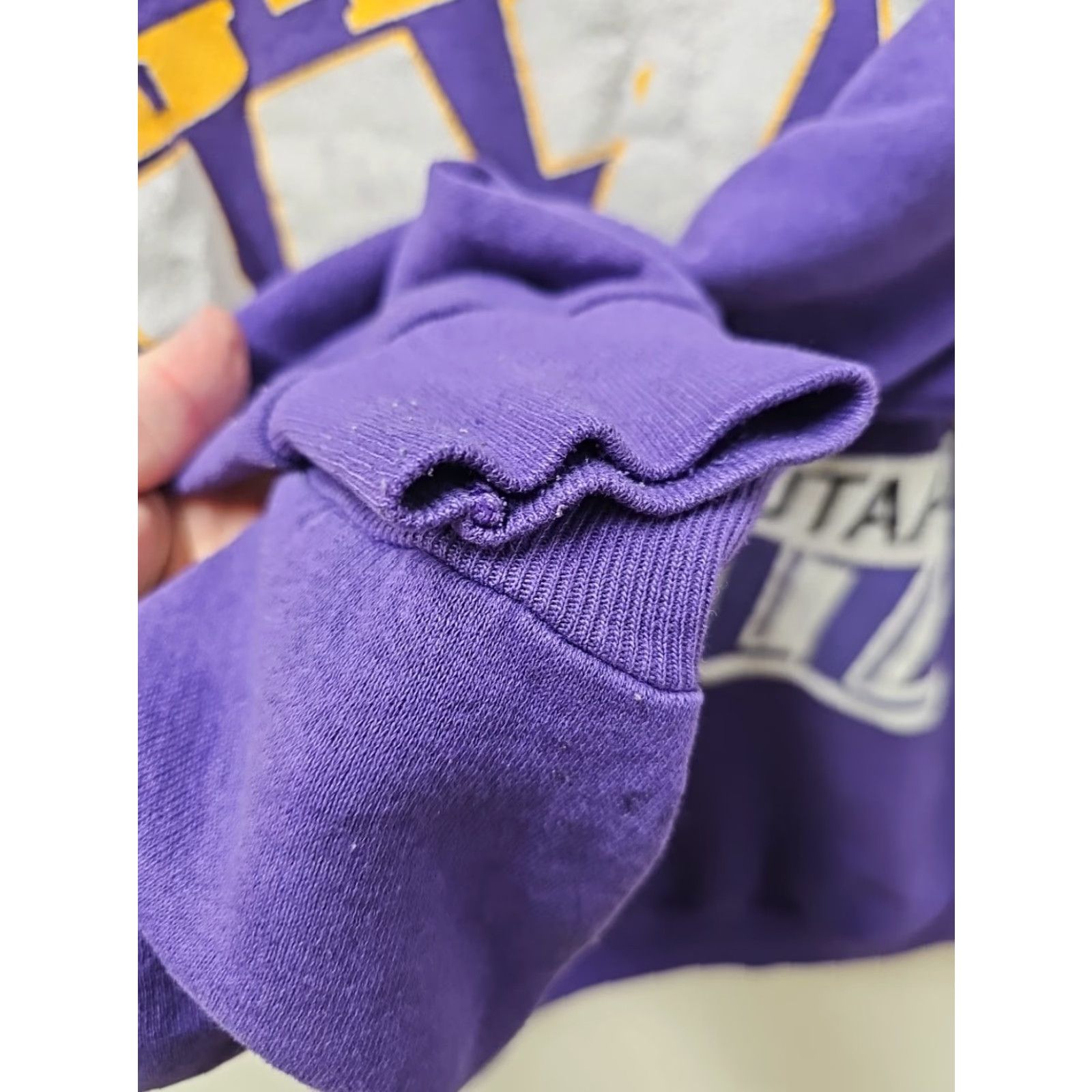 Vintage VINTAGE Utah Jazz Crewneck Sweatshirt Purple L Mens Basketball USA Jazzy Distressed Cracked Graphics Size US L / EU 52-54 / 3 - 5 Thumbnail