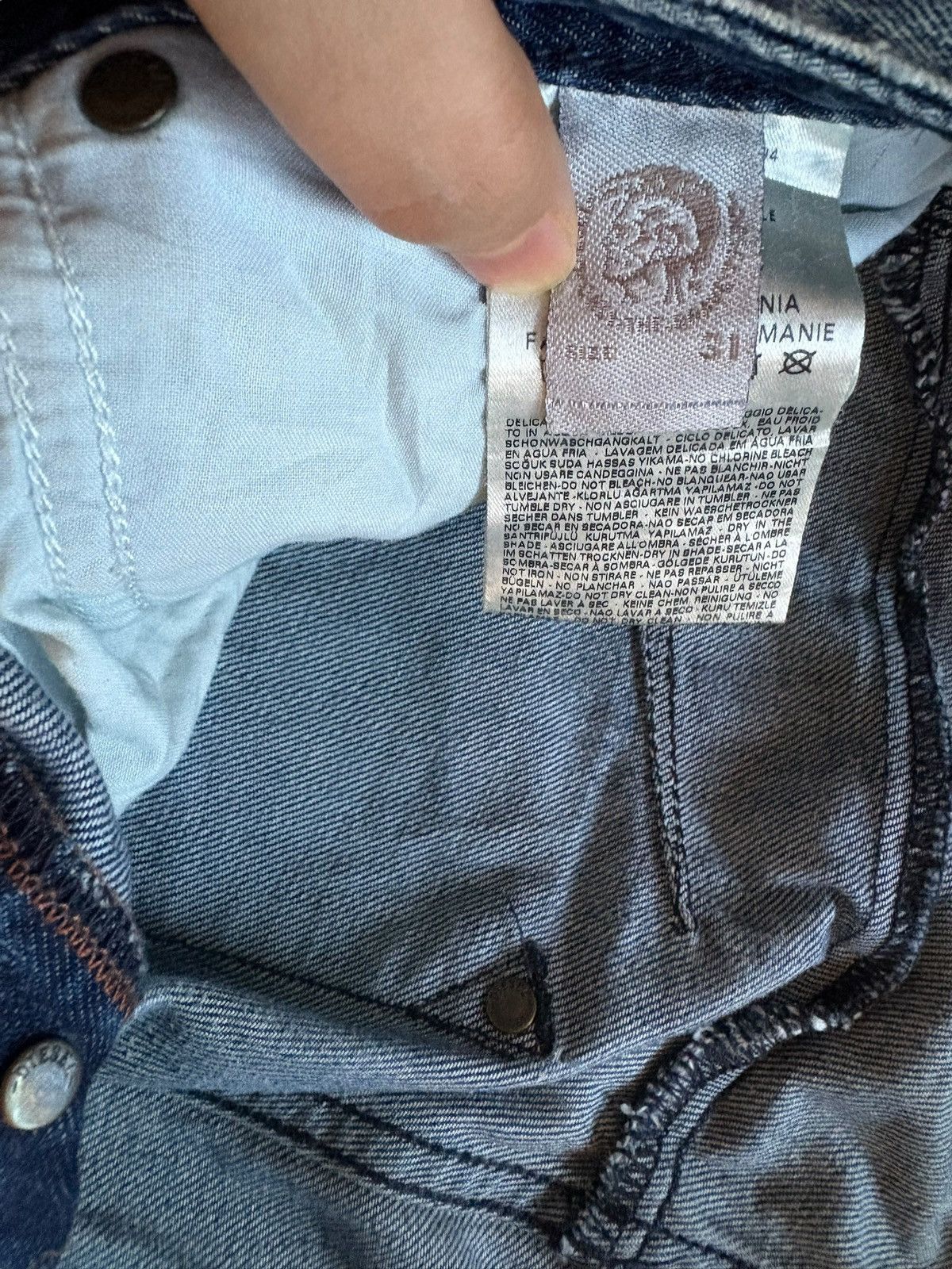 Diesel × Diesel Black Gold Vintage Diesel Faded Blue Wash Distressed Slim Jeans Size US 34 / EU 50 - 9 Thumbnail