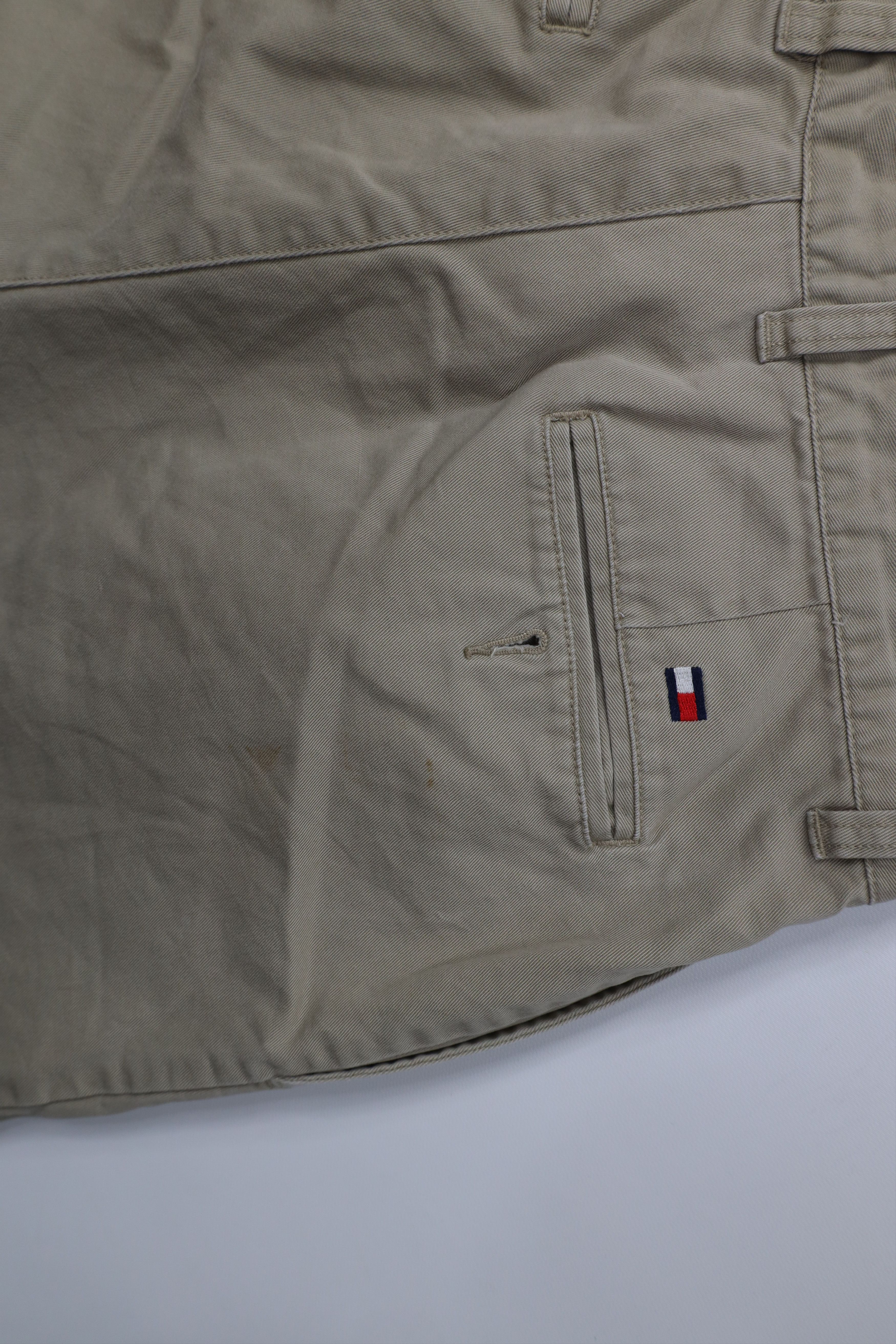 Tommy Hilfiger Vintage 90s Tommy Hilfiger Wide Leg Chino Pants Khaki Beige Size US 32 / EU 48 - 15 Thumbnail