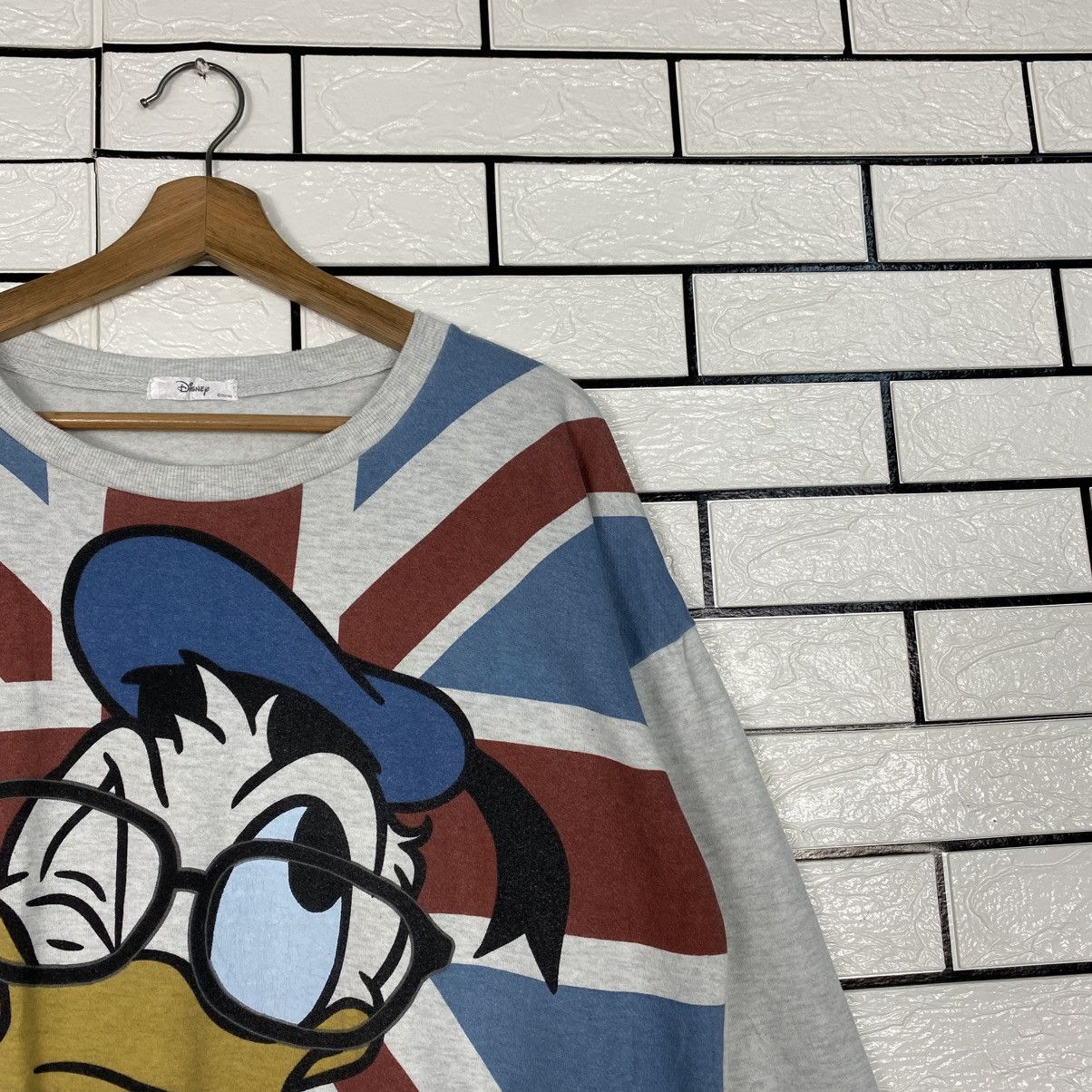 Japanese Brand 📌Vintage Donald Duck Sweatshirt Big Logo Size US L / EU 52-54 / 3 - 7 Thumbnail