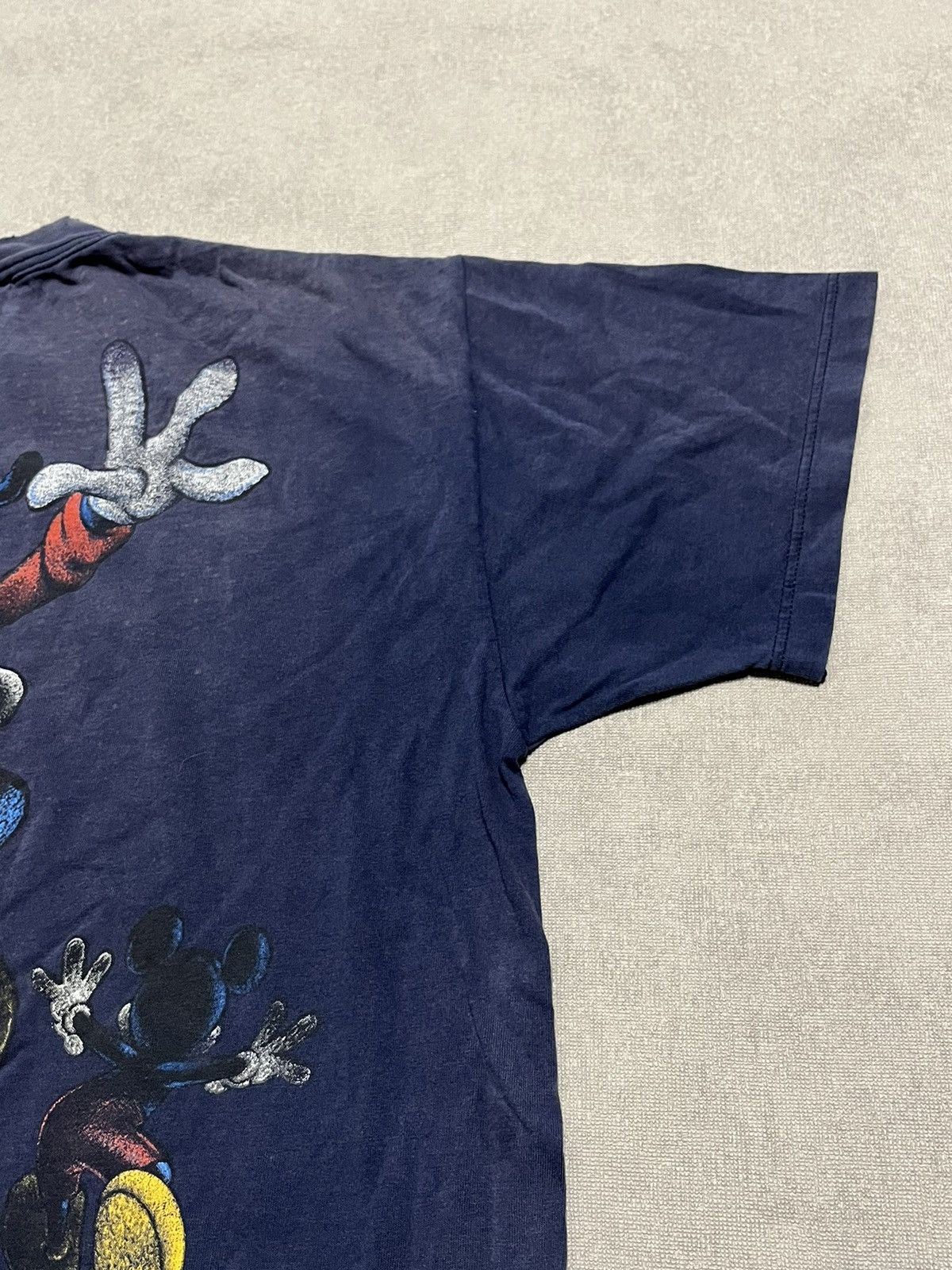 Mickey Mouse Vintage Disney Sherrys Mickey Mouse T Shirt Chicago 90s Mens Size US L / EU 52-54 / 3 - 9 Thumbnail