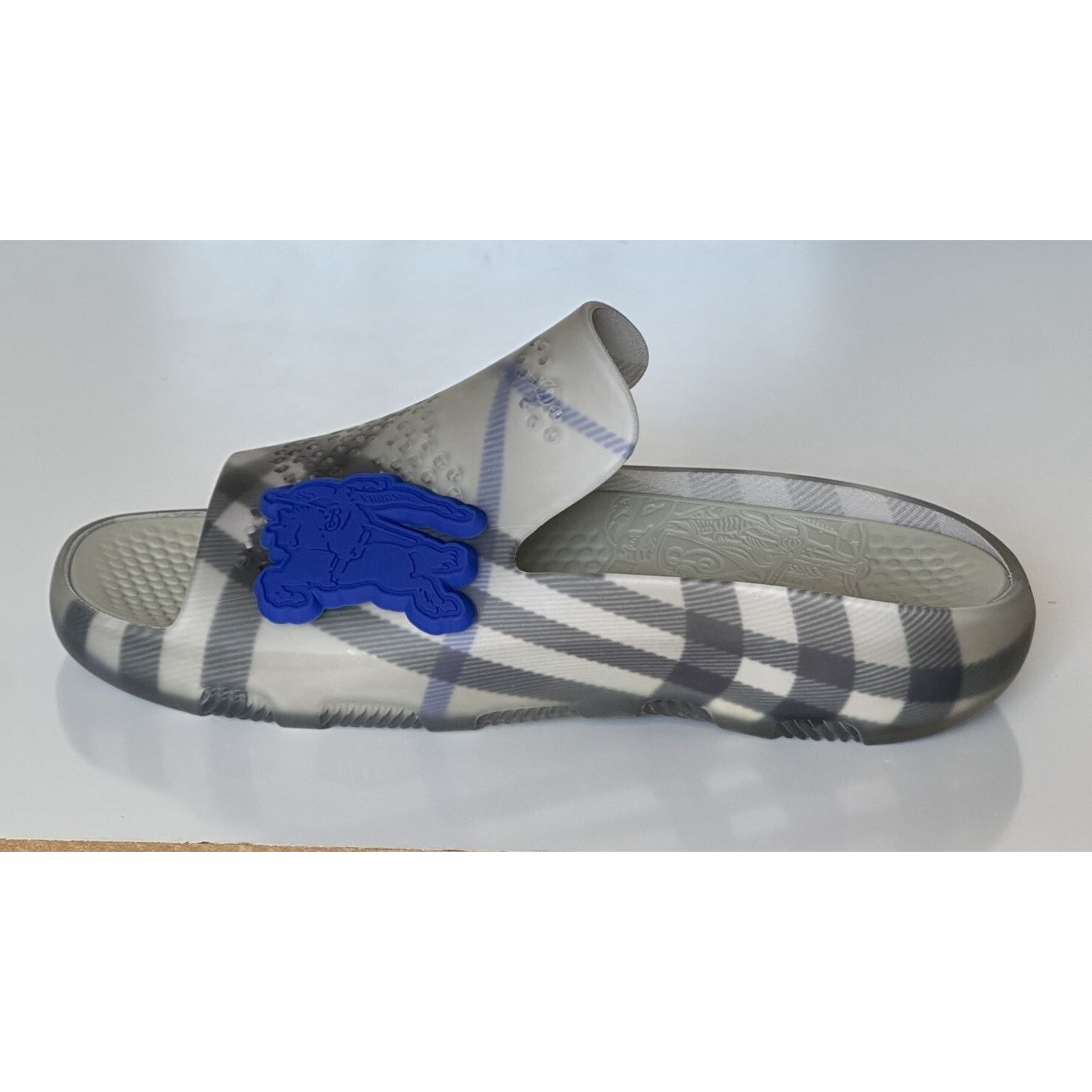 Burberry Burberry Mens Stingray Rubber Lichen Sandals 11 (44) 8088962 Size US 11 / EU 44 - 2 Thumbnail
