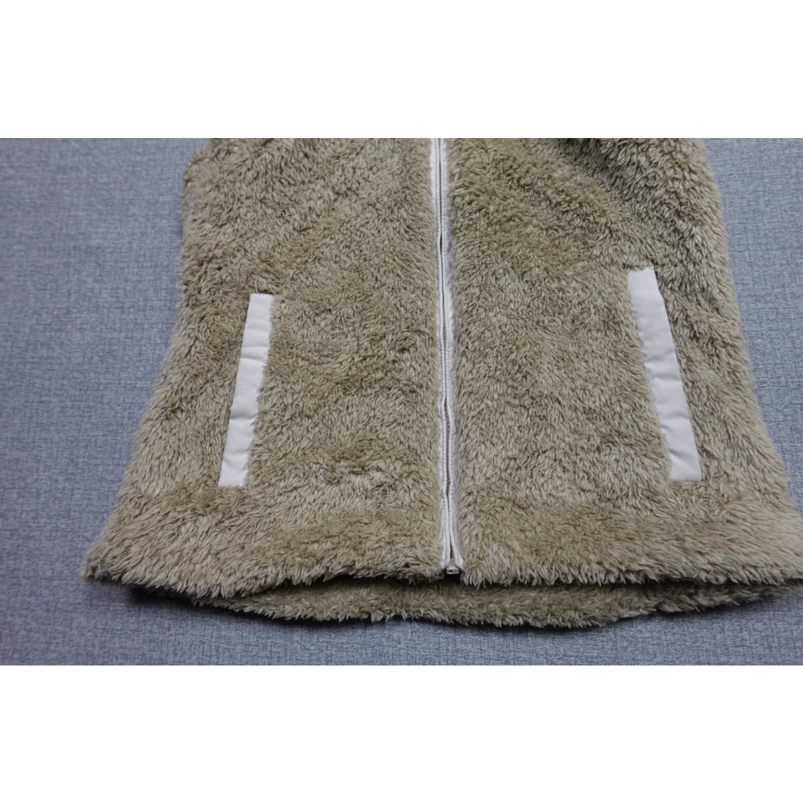 Patagonia Patagonia Vest Womens Small Beige Fleece Lightweight Skiing Mid-Length Sleeveless Zipper Logo Regular Womens Size S / US 4 / IT 40 - 3 Thumbnail