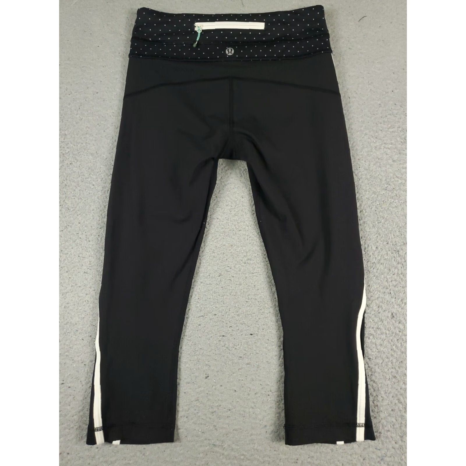 Lululemon Lululemon Leggings Shirt Capri Black Womens Size 4 Pockets Athleisure Logo Modern Capris Size 27" / US 4 / IT 40 - 5 Thumbnail