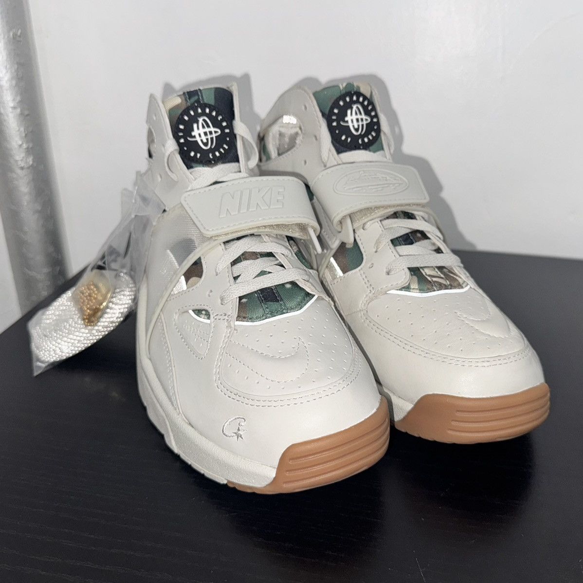 Corteiz × Nike CORTEIZ X NIKE AIR TRAINER HUARACHE LIGHT BONE FQ8793-002 Size US 10 / EU 43 - 2 Thumbnail