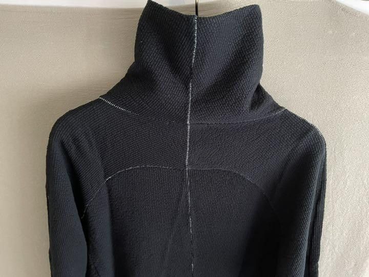 The Viridi-anne Assymetric Scar Stitch Turtleneck - BLACK JP 3 Size US L / EU 52-54 / 3 - 17 Thumbnail