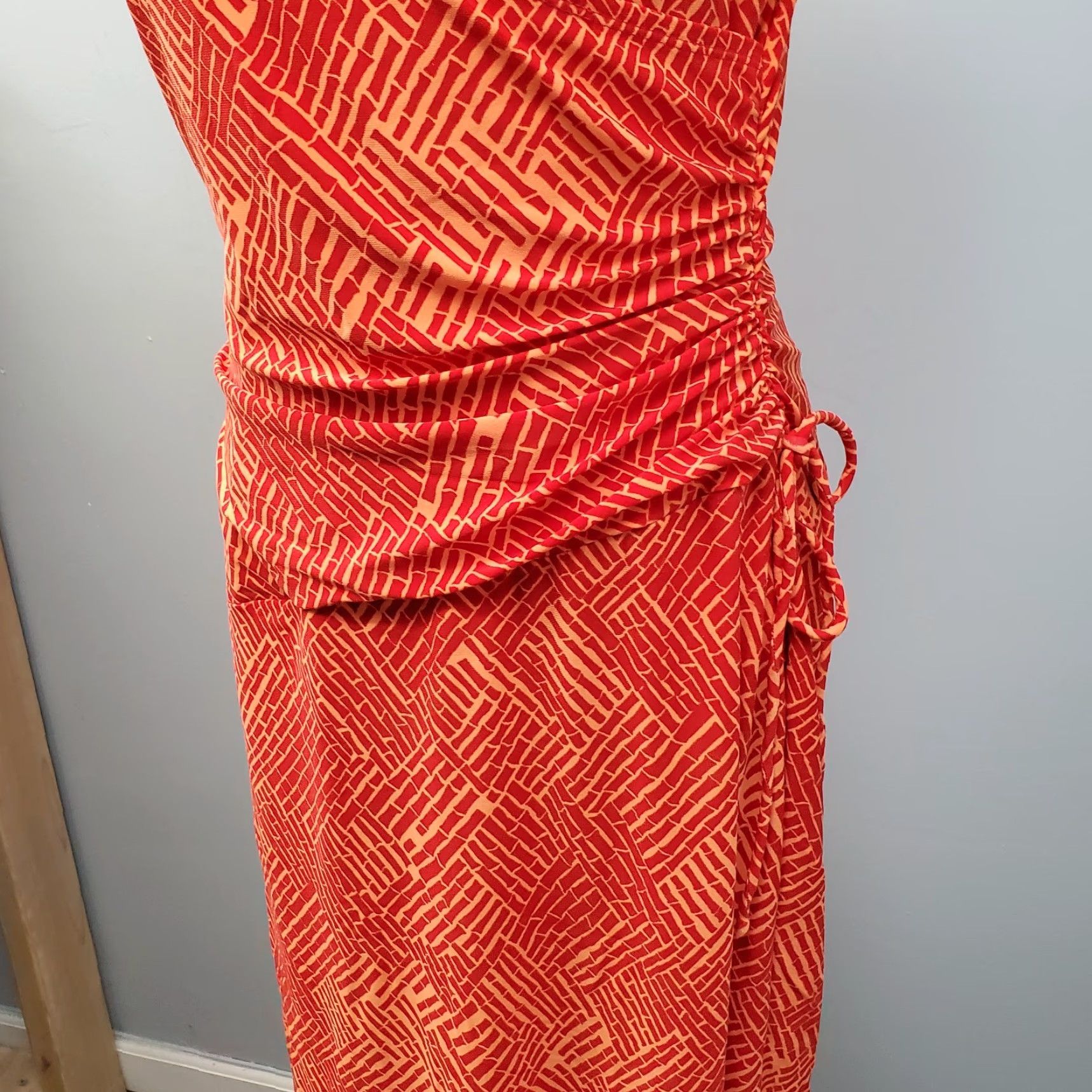 Evan Picone Evan Picone Women’s Geometric Red Orange V-Neck Ruched Sheath Dress 12, Sleeveless, Knee Length, Polyester, Vintage No, Casual/Party/Cocktail Size XL / US 12-14 / IT 48-50 - 6 Thumbnail