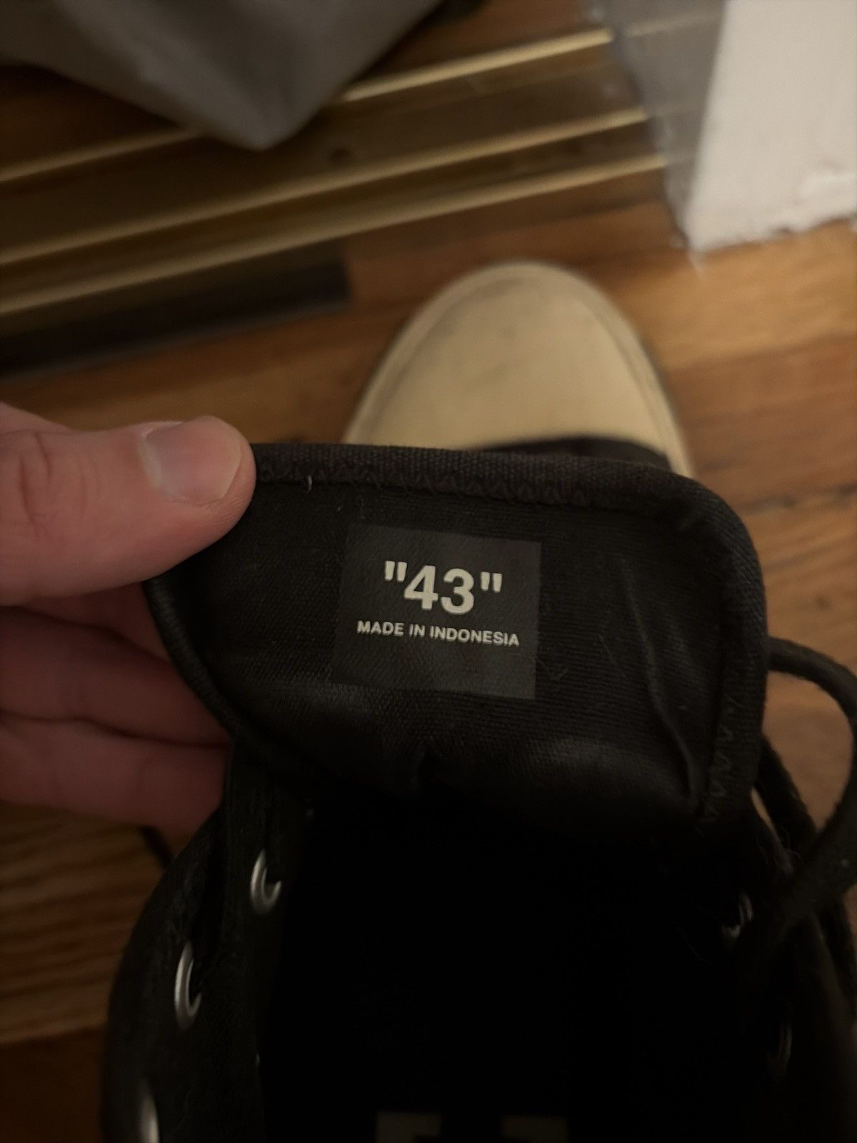 Off-White Off White EU43 Vulcanized Hi Top Sneakers Size US 10 / EU 43 - 9 Thumbnail