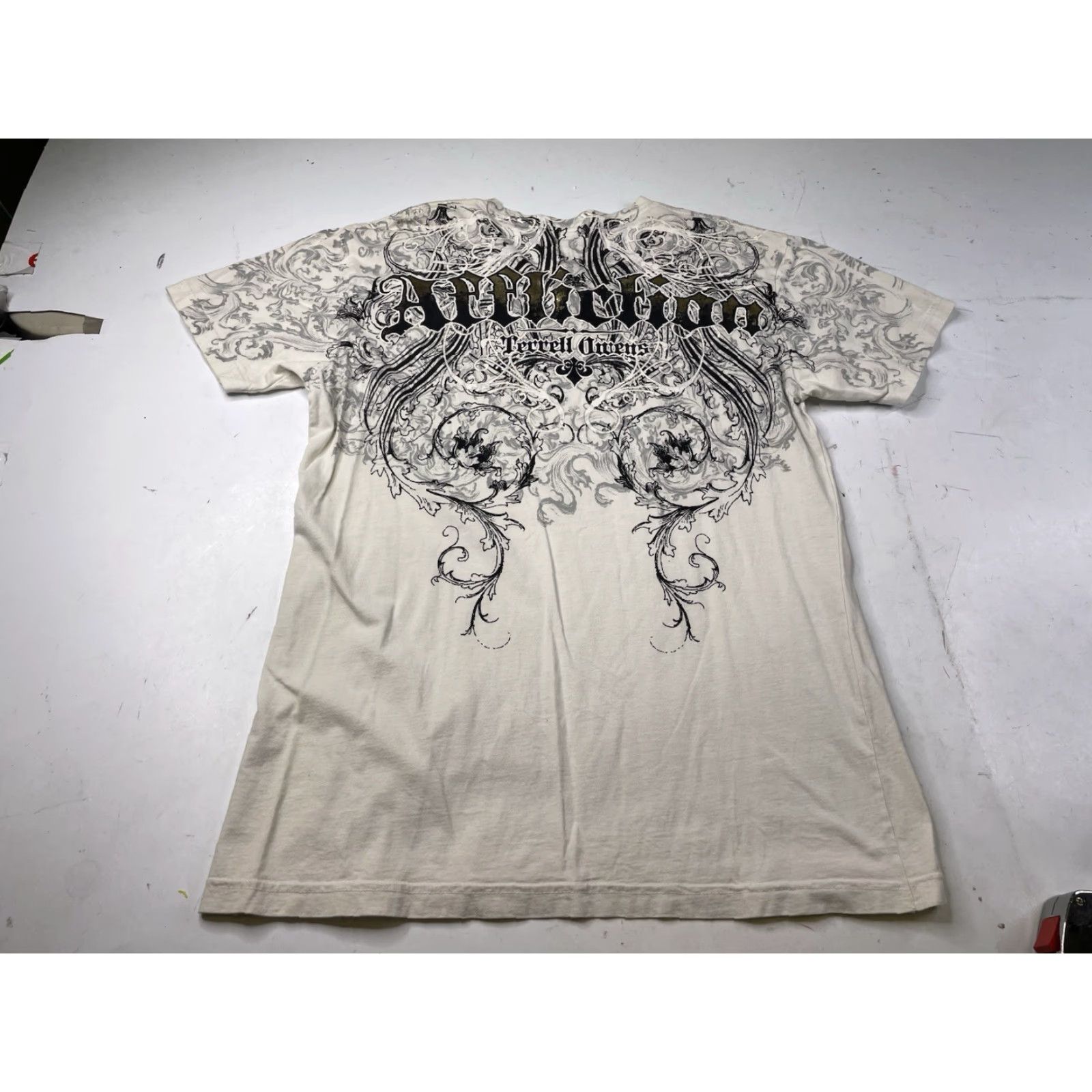 Affliction VINTAGE Affliction Terrell Owen’s V Neck T Shirt Men’s XL White Signatures Series Short Sleeve Men XL V-Neck T-Shirt Size US XL / EU 56 / 4 - 6 Thumbnail