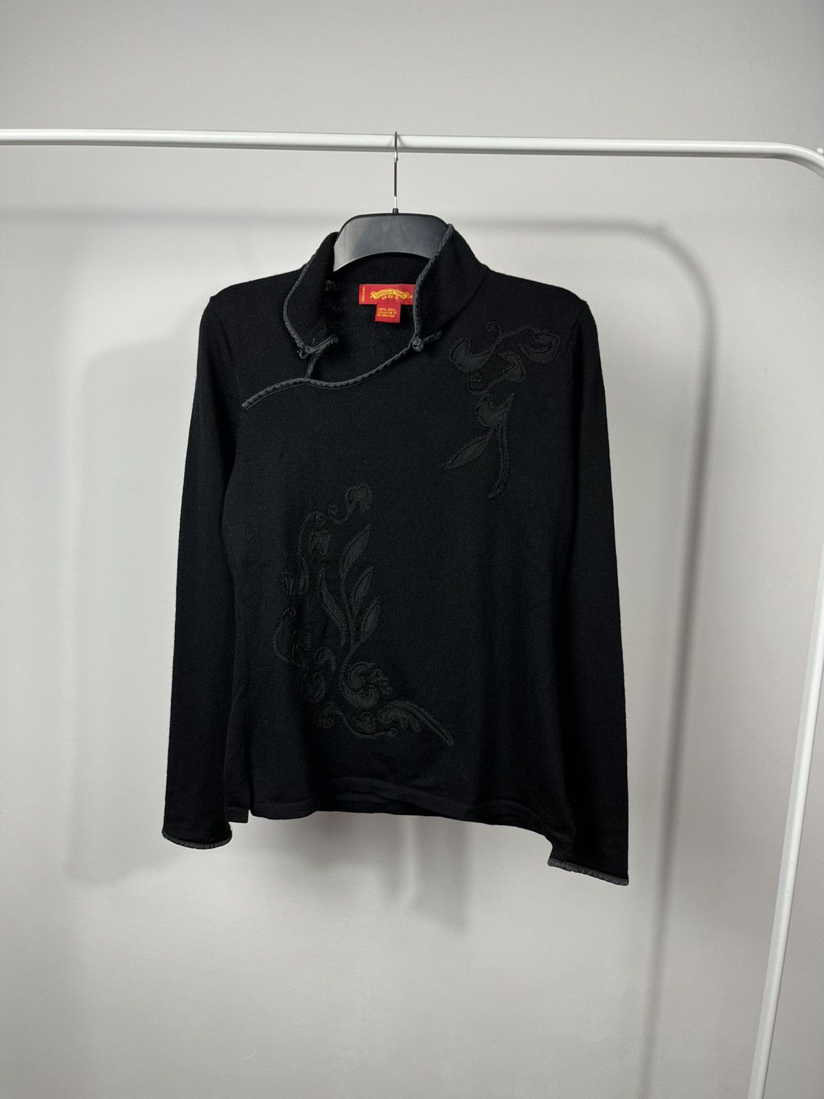 Shanghai Tang Shanghai Tang Wool Sweater Black Embroidered Floral Style M Size M / US 6-8 / IT 42-44 - 1 Thumbnail