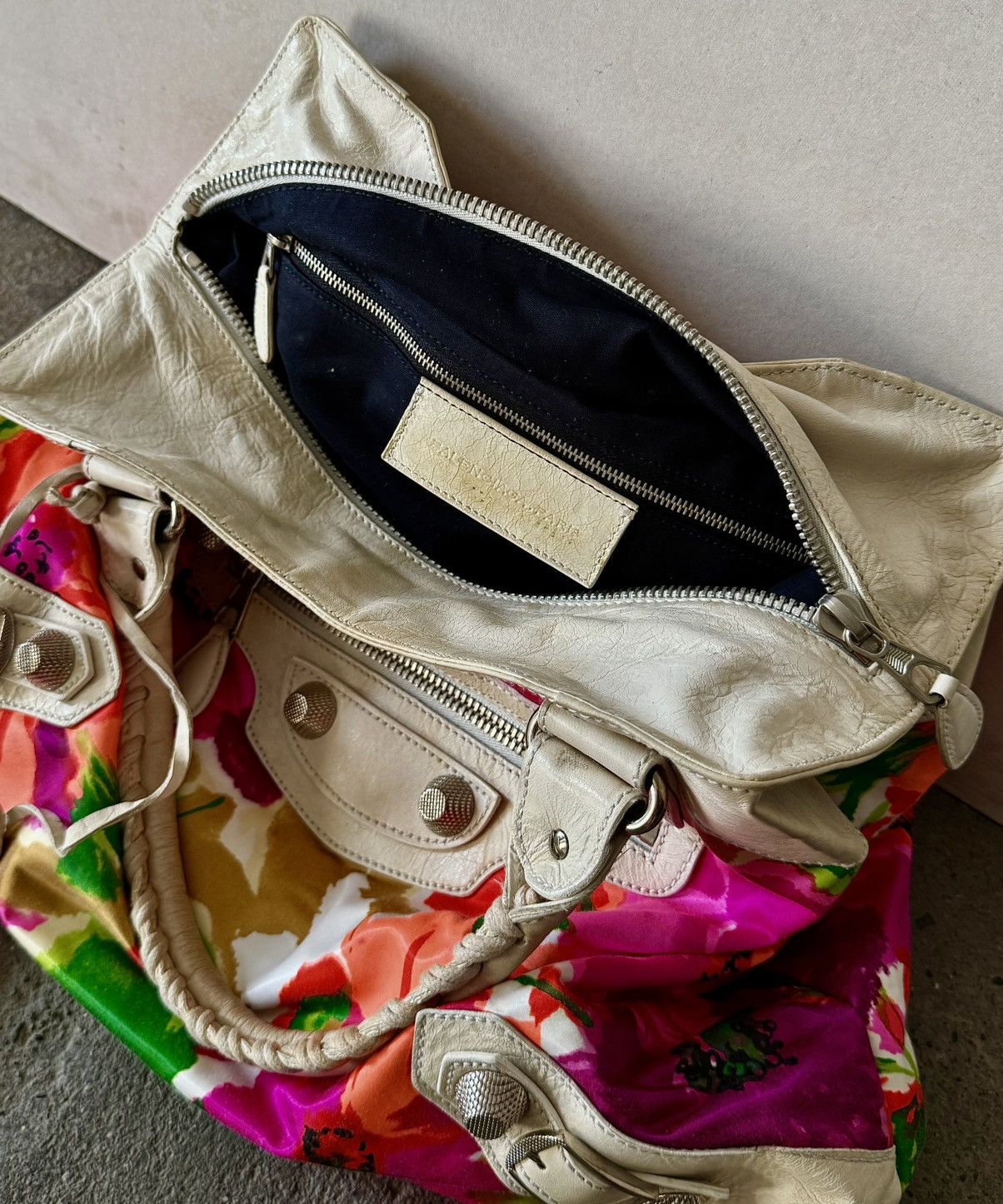 Balenciaga Balenciaga - 2000’s - Classic Motocross - Floral Satin Bag Size ONE SIZE - 18 Thumbnail