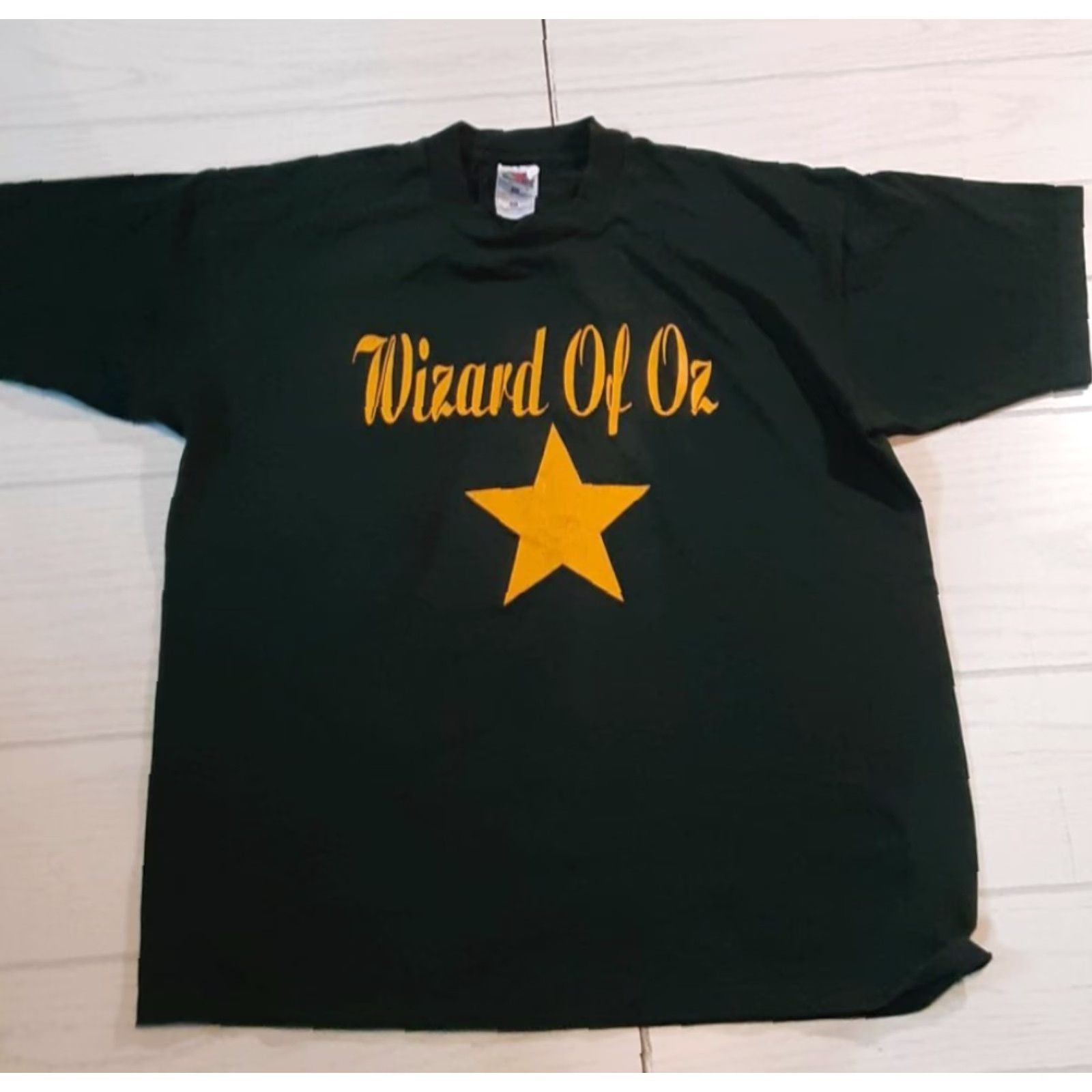 Vintage VINTAGE Wizard of Oz Green T-Shirt Fruit of the Loom XL Men Short Sleeve Green Yellow SBS 28in 22in pit to pit Mens Size US XL / EU 56 / 4 - 2 Thumbnail