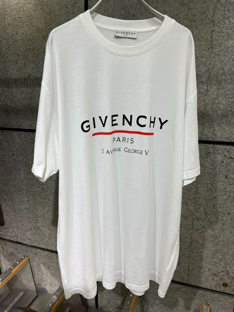 Givenchy Givenchy Short-sleeved T-shirt with white letters, size XL Size US XL / EU 56 / 4 - 1 Thumbnail